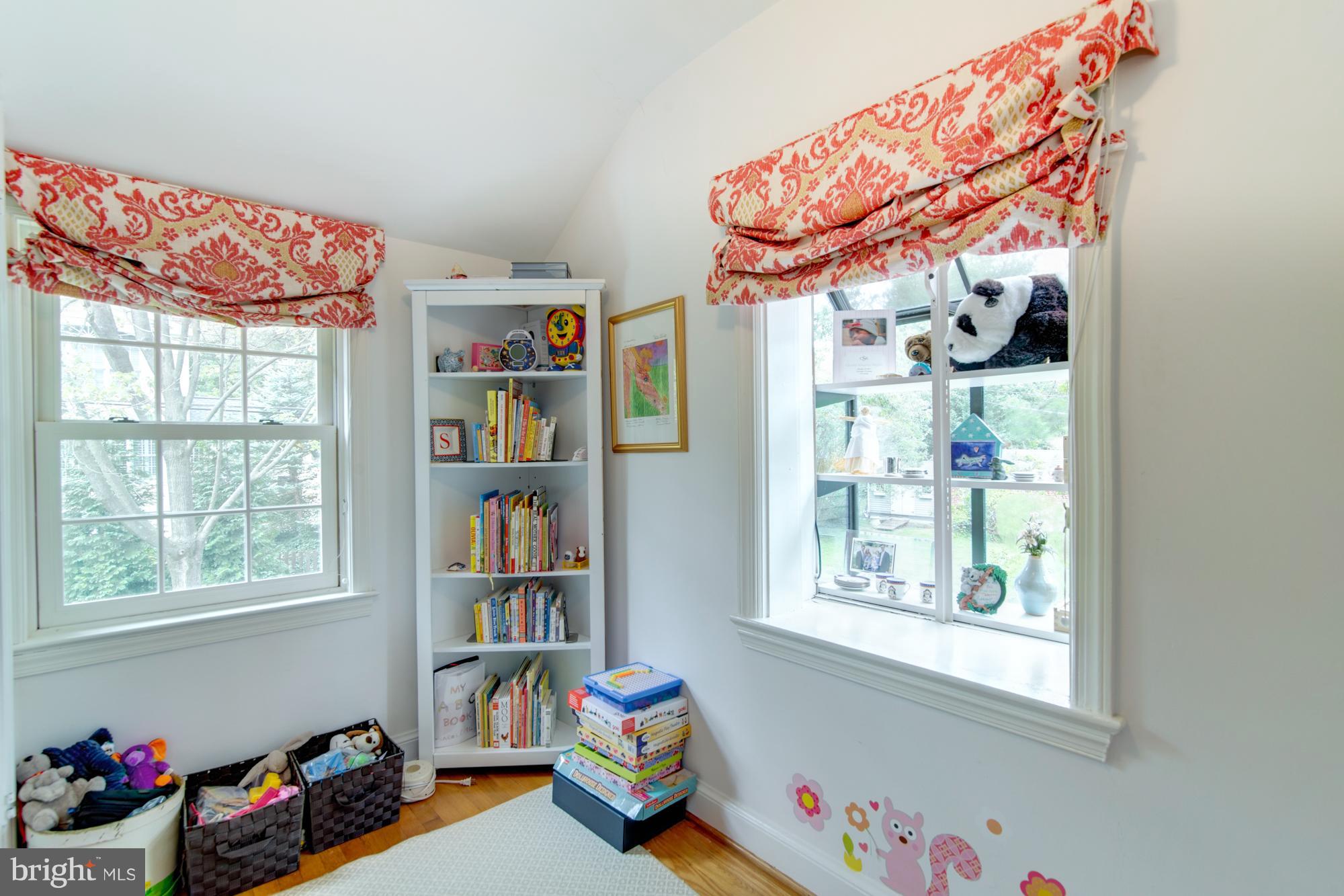 COUNTRY CLUB MANOR - Residential Lease