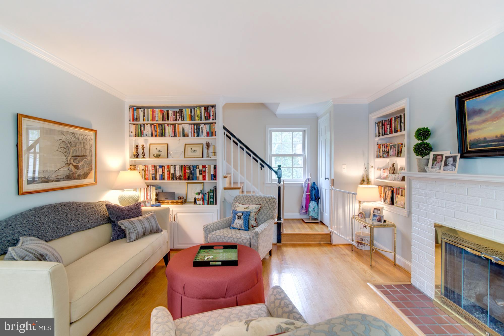 COUNTRY CLUB MANOR - Residential Lease