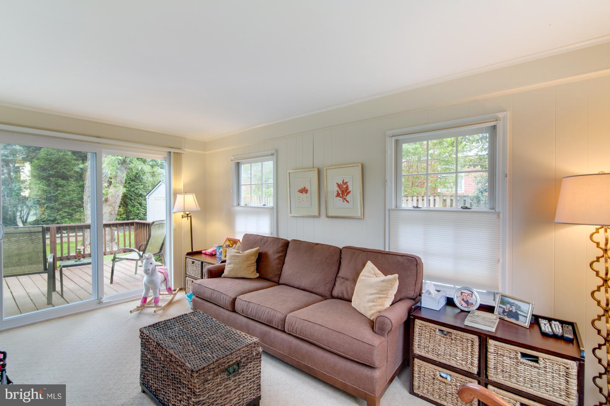 COUNTRY CLUB MANOR - Residential Lease