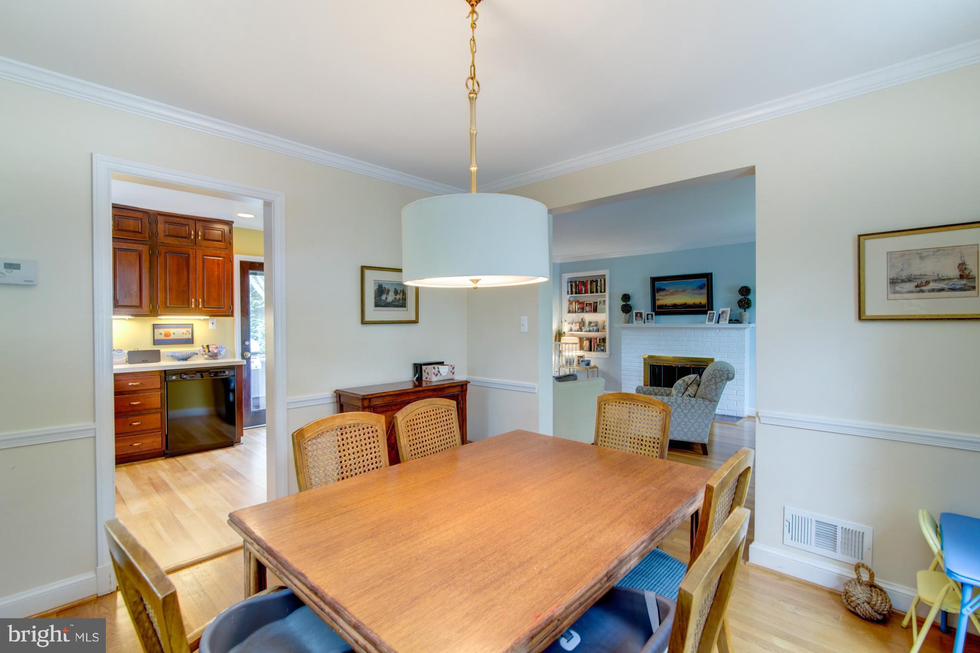 COUNTRY CLUB MANOR - Residential Lease