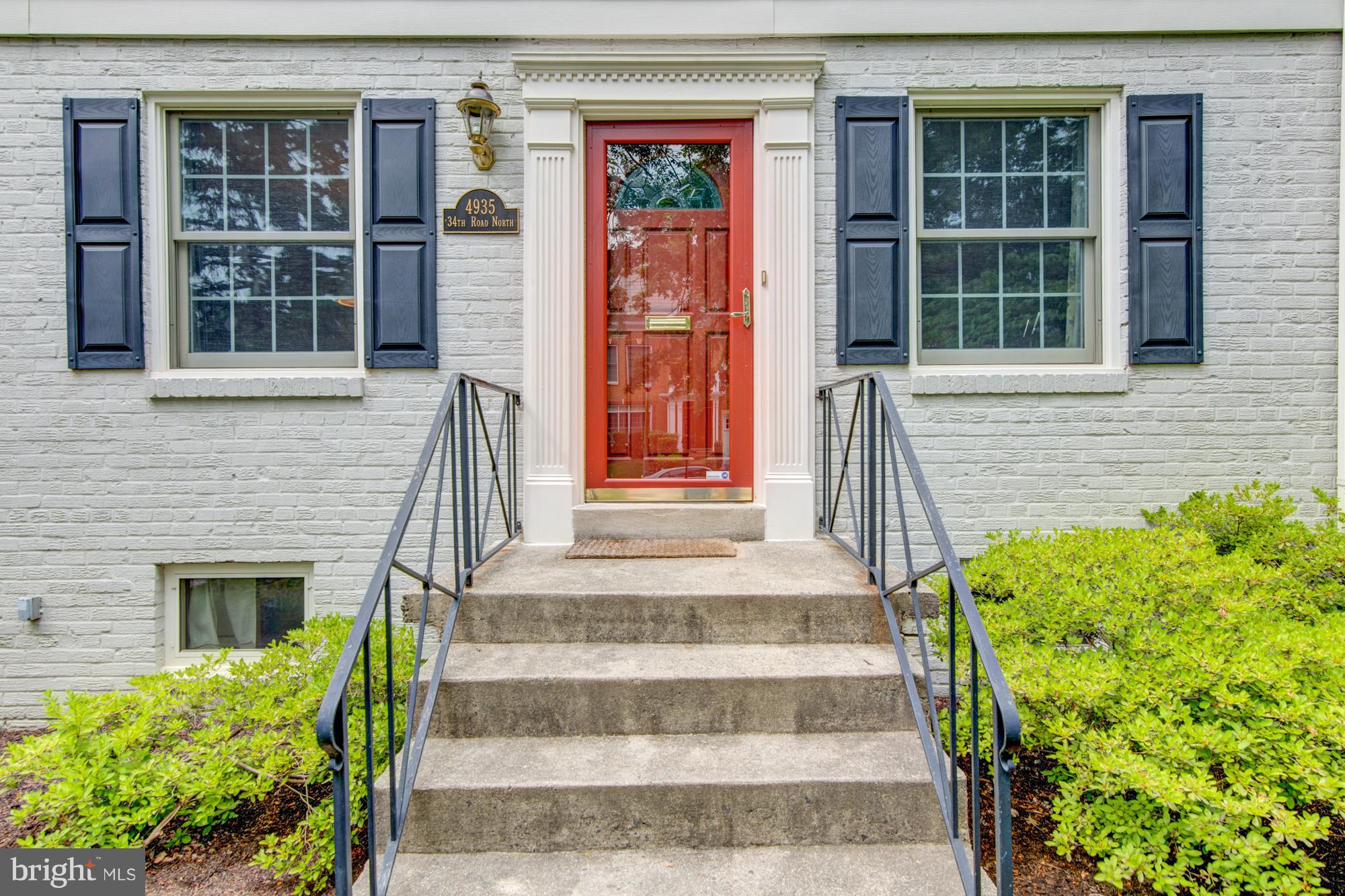 COUNTRY CLUB MANOR - Residential Lease