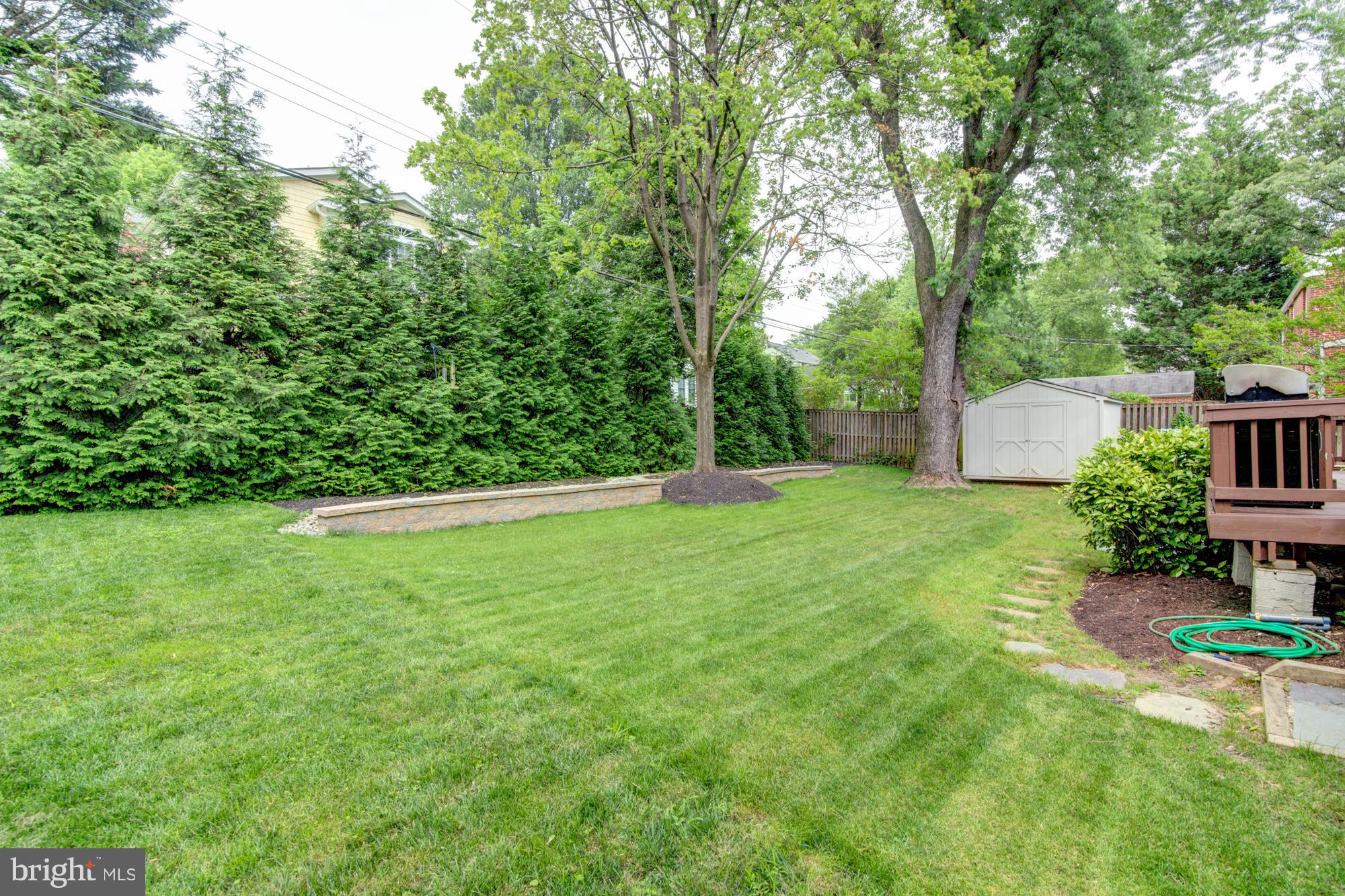 COUNTRY CLUB MANOR - Residential Lease