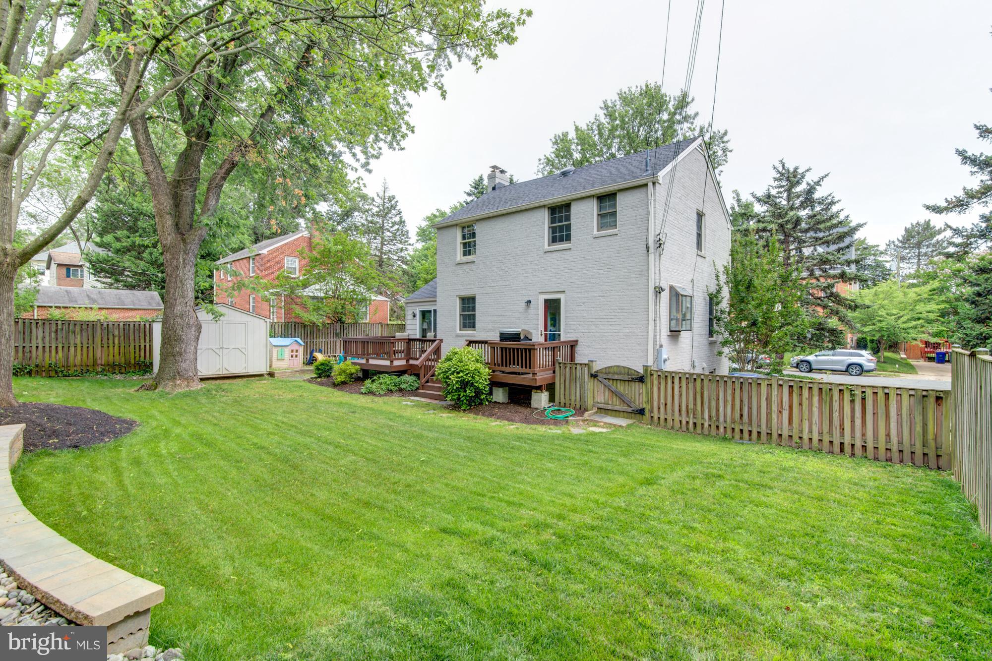 COUNTRY CLUB MANOR - Residential Lease