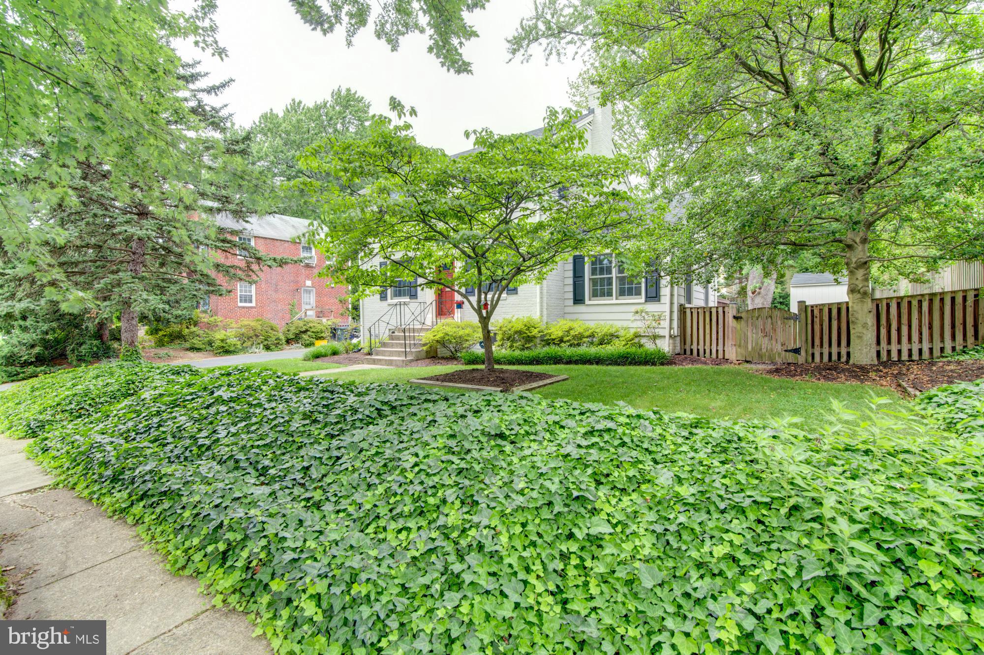 COUNTRY CLUB MANOR - Residential Lease