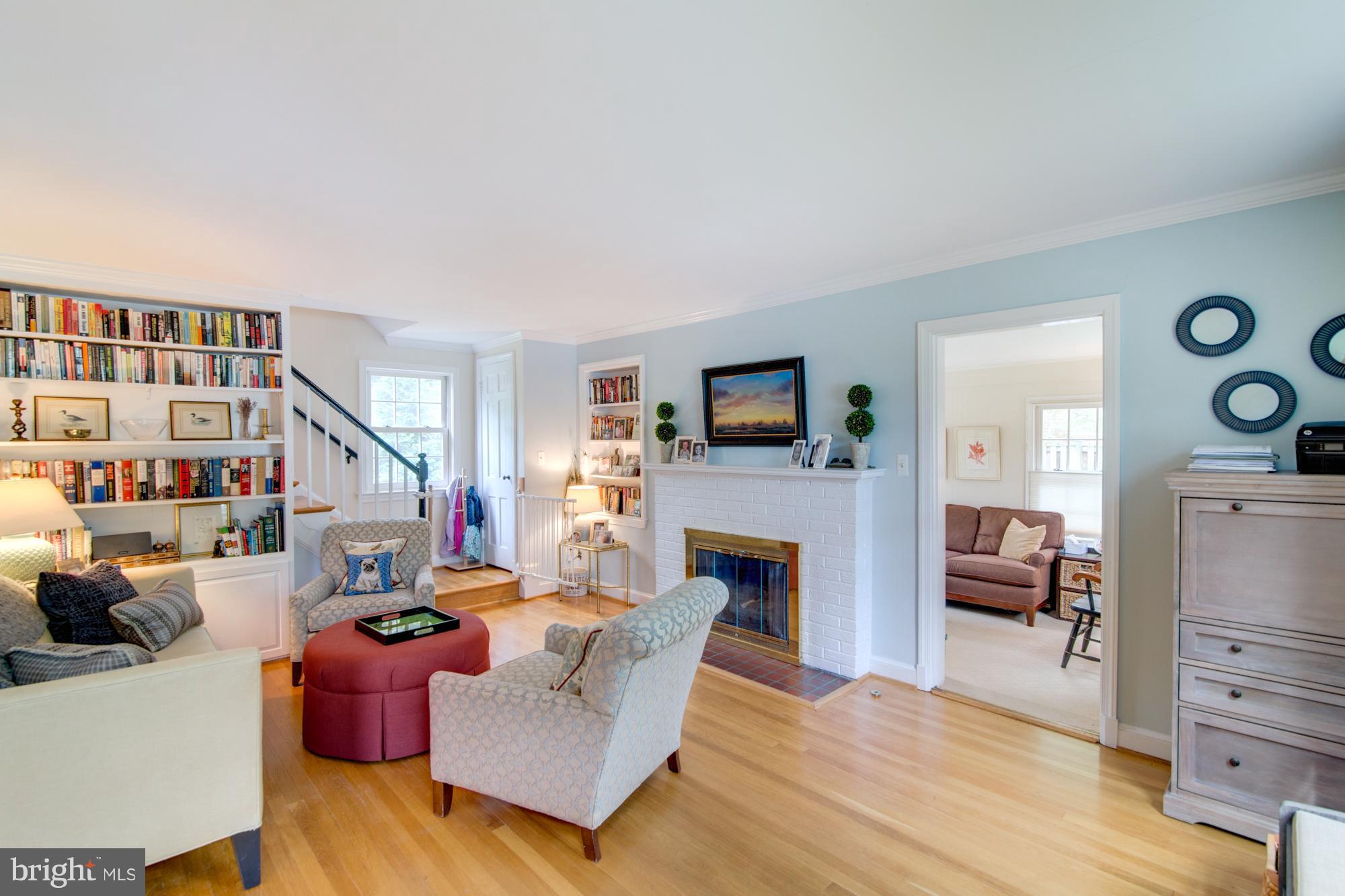 COUNTRY CLUB MANOR - Residential Lease