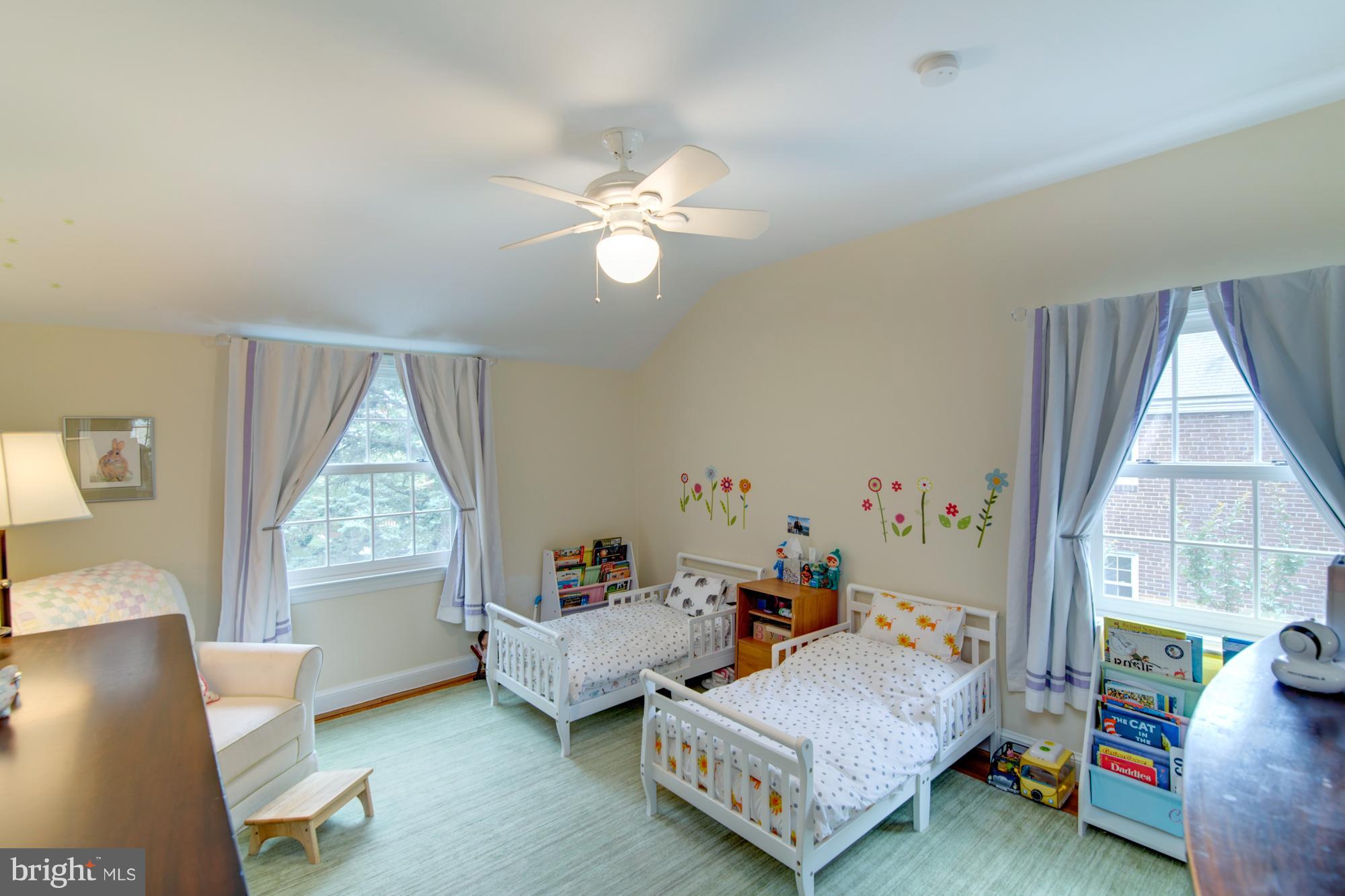 COUNTRY CLUB MANOR - Residential Lease