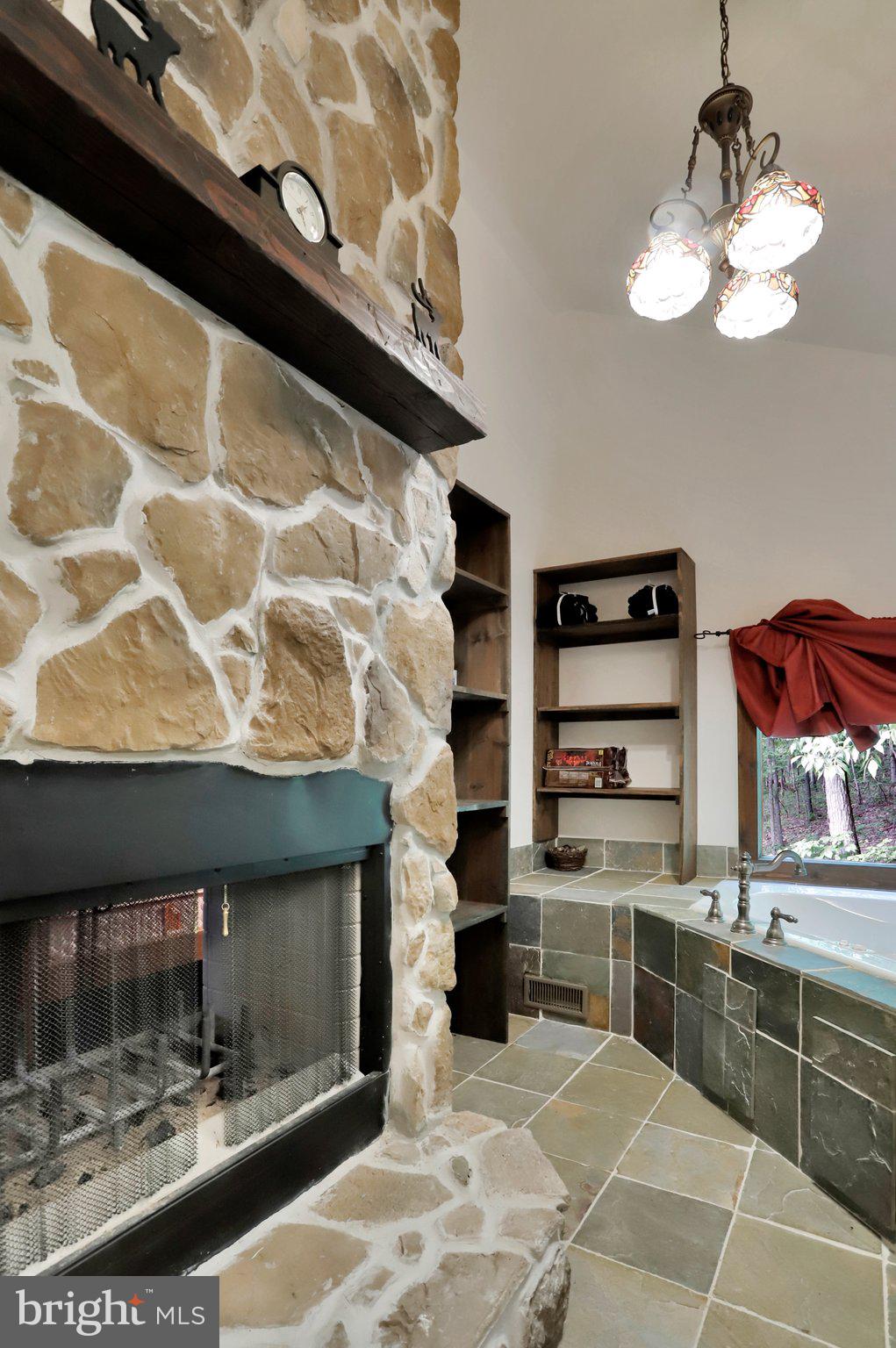 COOLFONT MOUNTAINSIDE - Residential