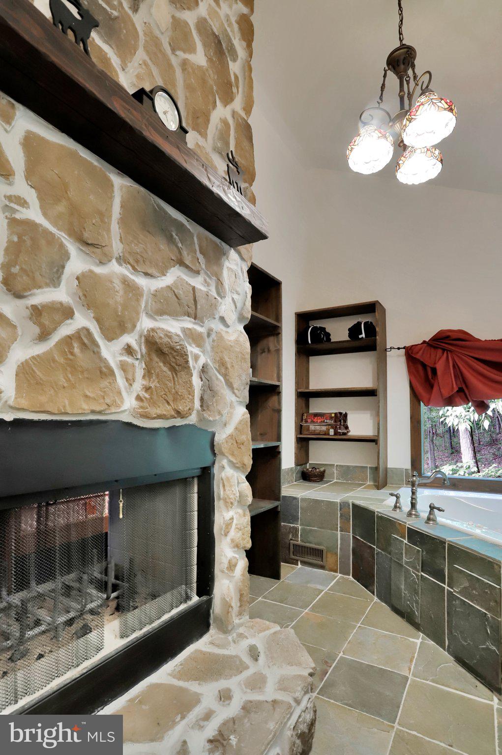 COOLFONT MOUNTAINSIDE - Residential