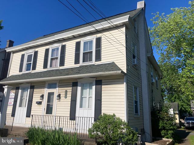 Spacious two (1st and 2nd floor )bedroom/one bath apartment. Off-street parking, washer and dryer hook up, Non-smoking, No vaping, No pets.
Rent $1350.00 plus utilities. $1350.00 security deposit plus $200 security deposit required for water and sewer.