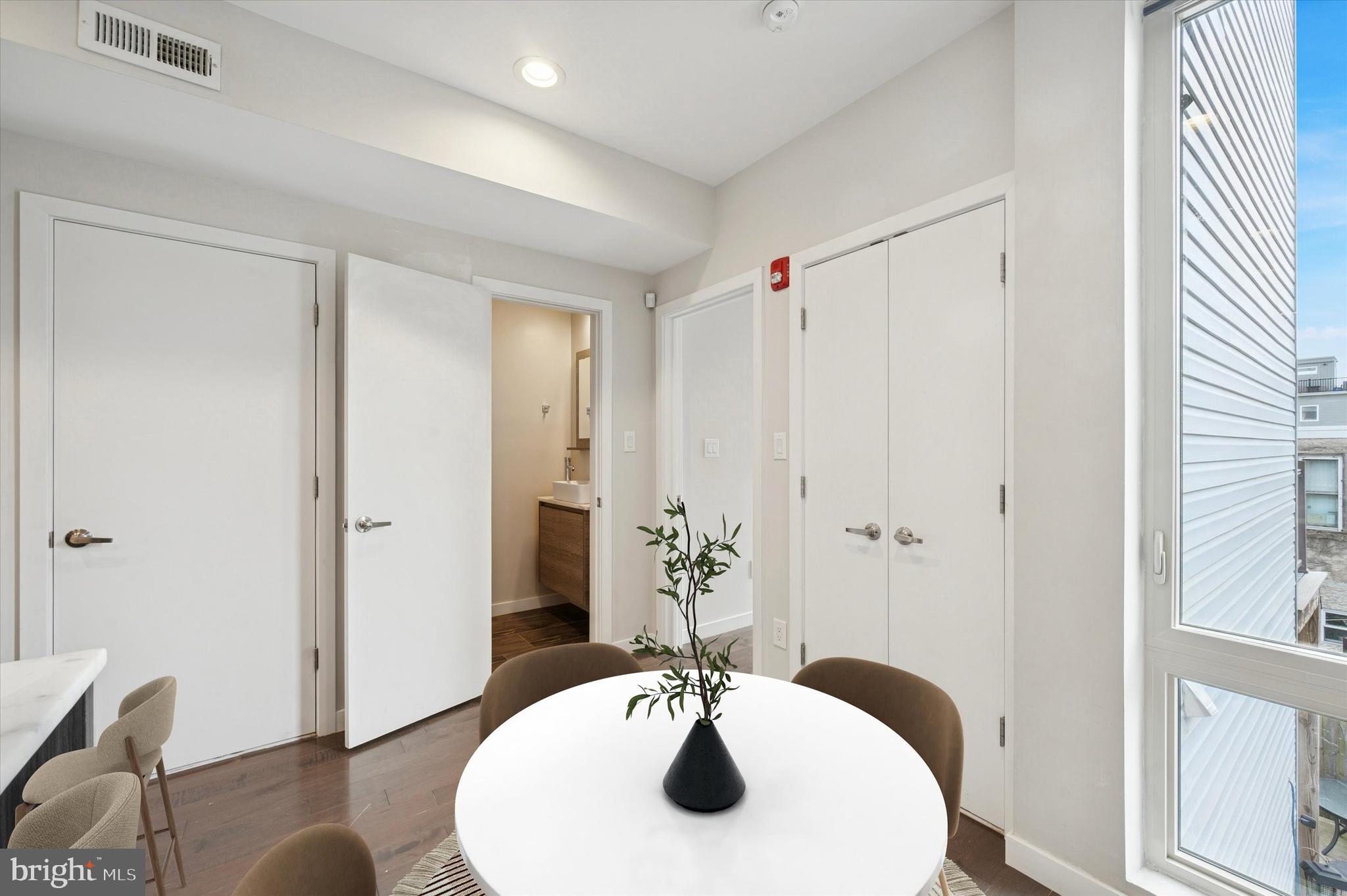 POINT BREEZE - Residential