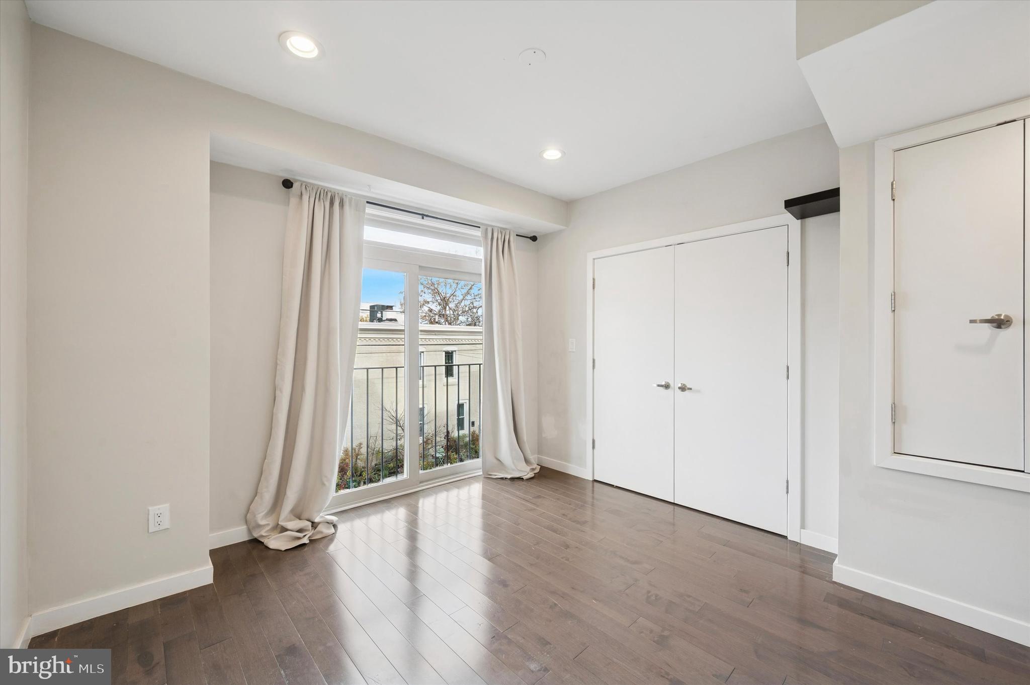 POINT BREEZE - Residential