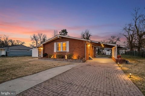 Homes For Sale - 6014 Griffith Drive<br/> SUITLAND, MD 20746