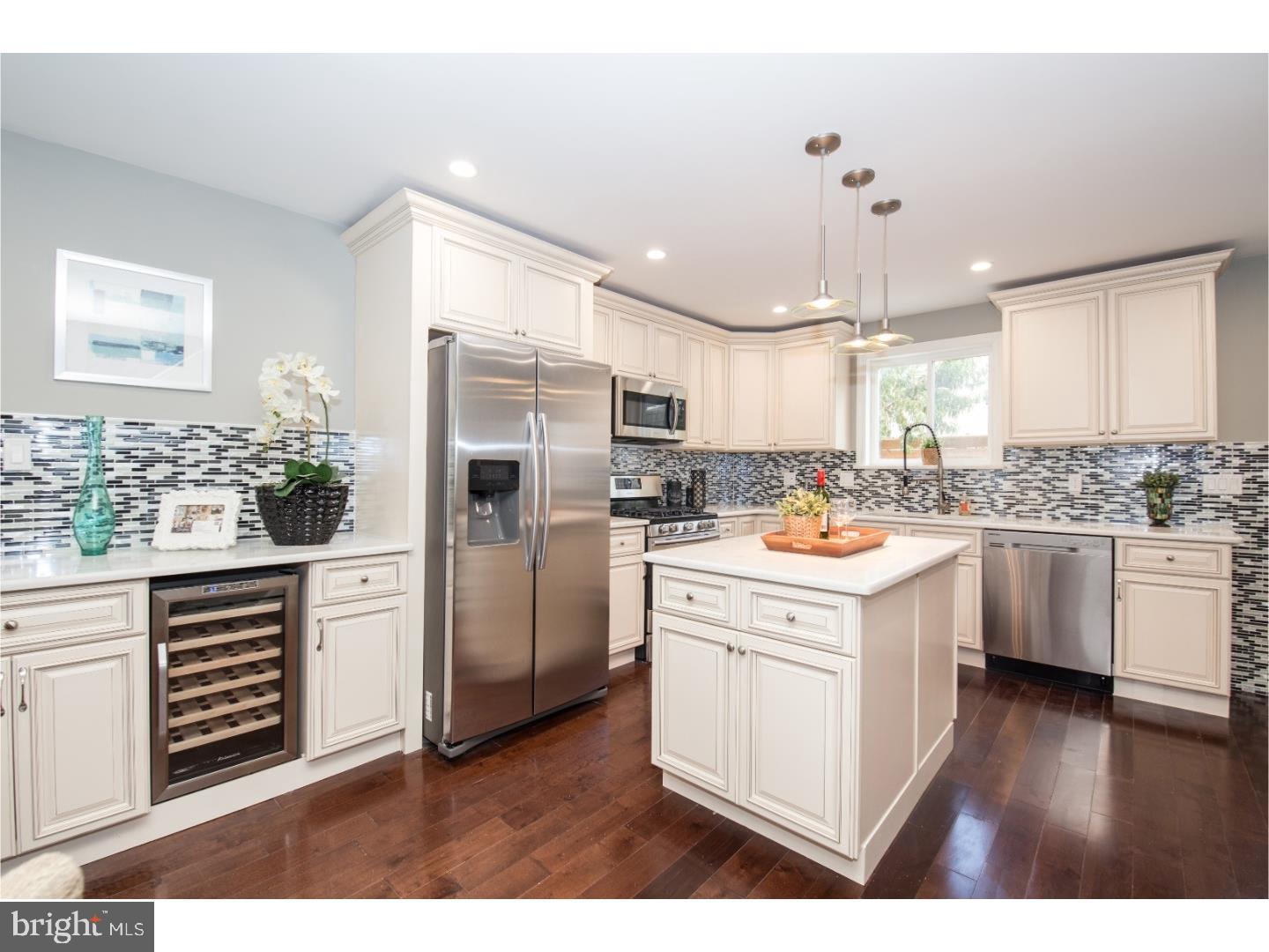 QUEEN VILLAGE - Residential Lease