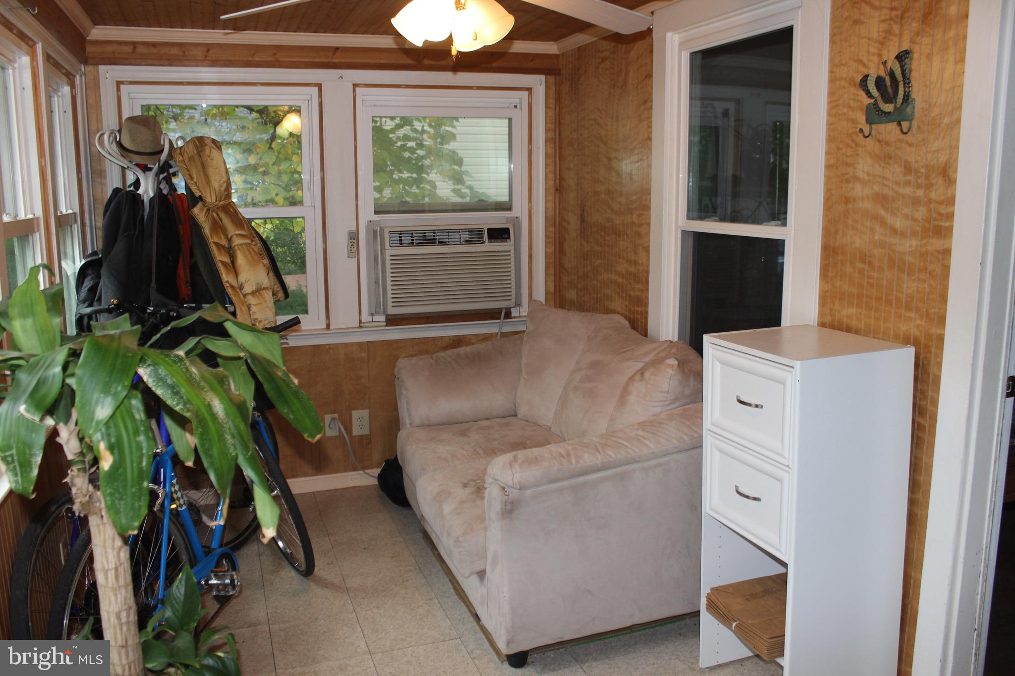 HOLLYWOOD PARK - Residential