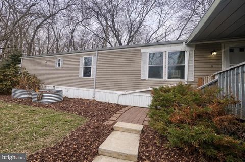 Mobile Home For Sale - 910 Lakeview Drive<br/> GREEN LANE, PA 18054