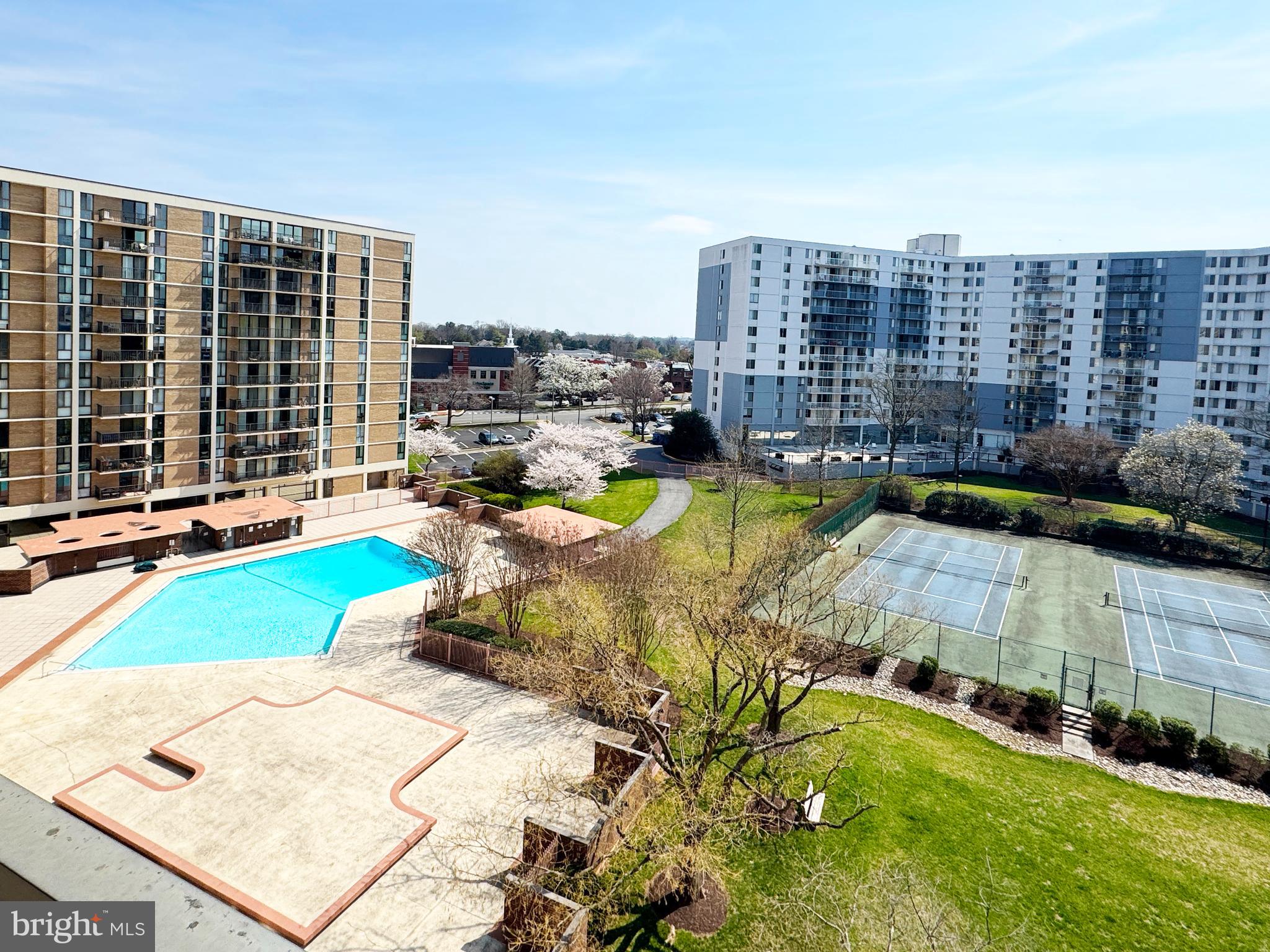 MCLEAN HOUSE - Residential