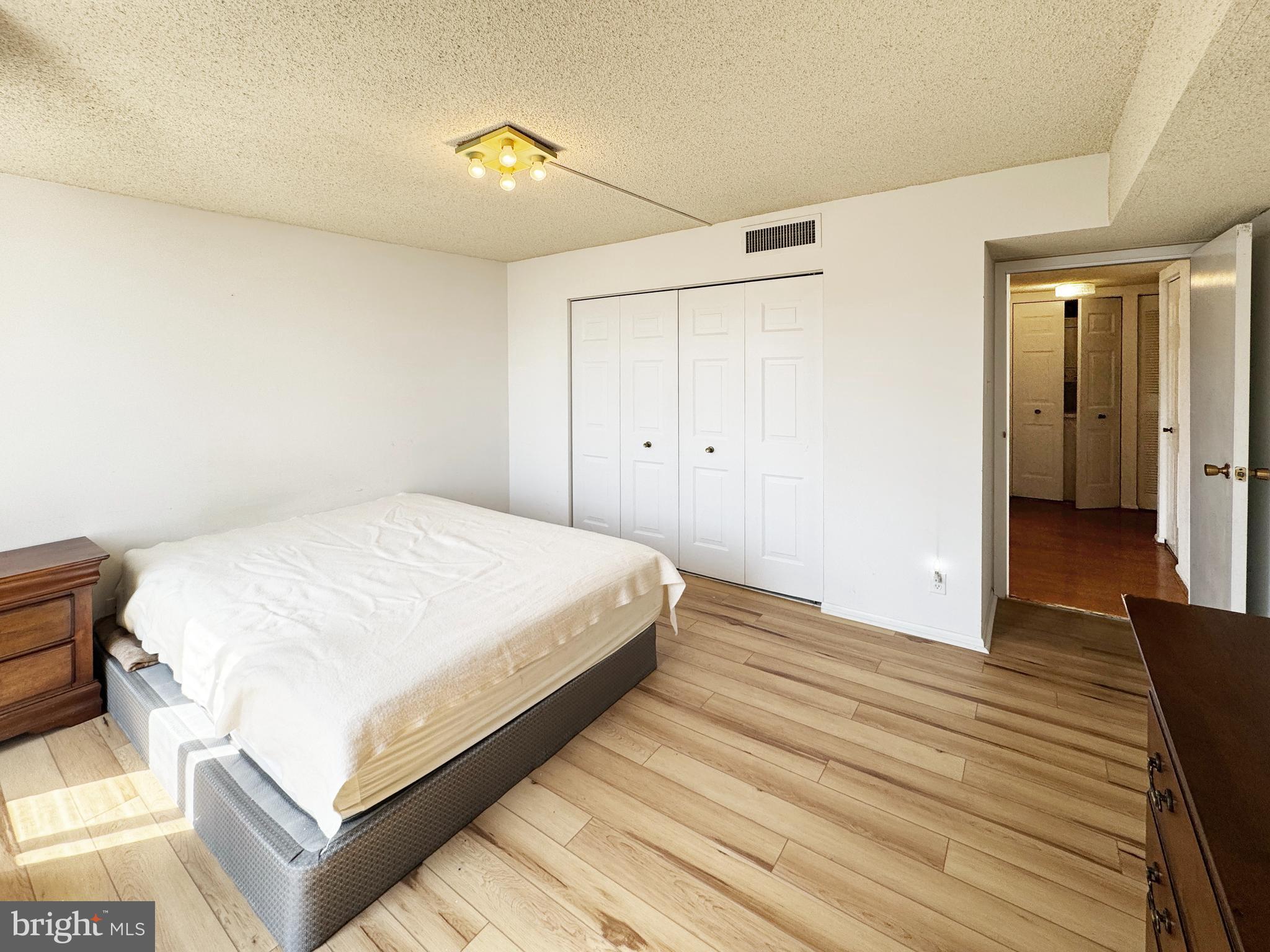 MCLEAN HOUSE - Residential