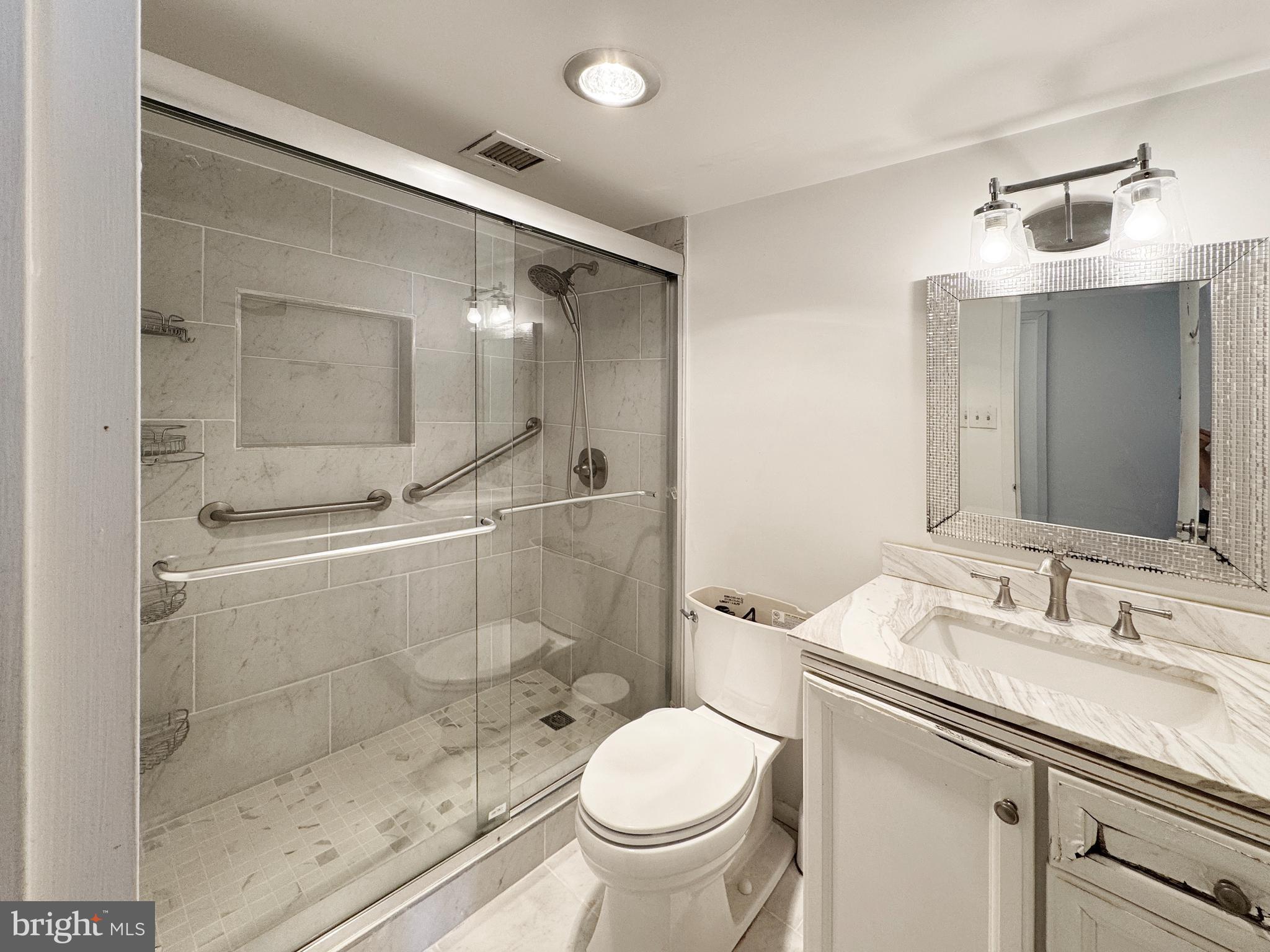 MCLEAN HOUSE - Residential