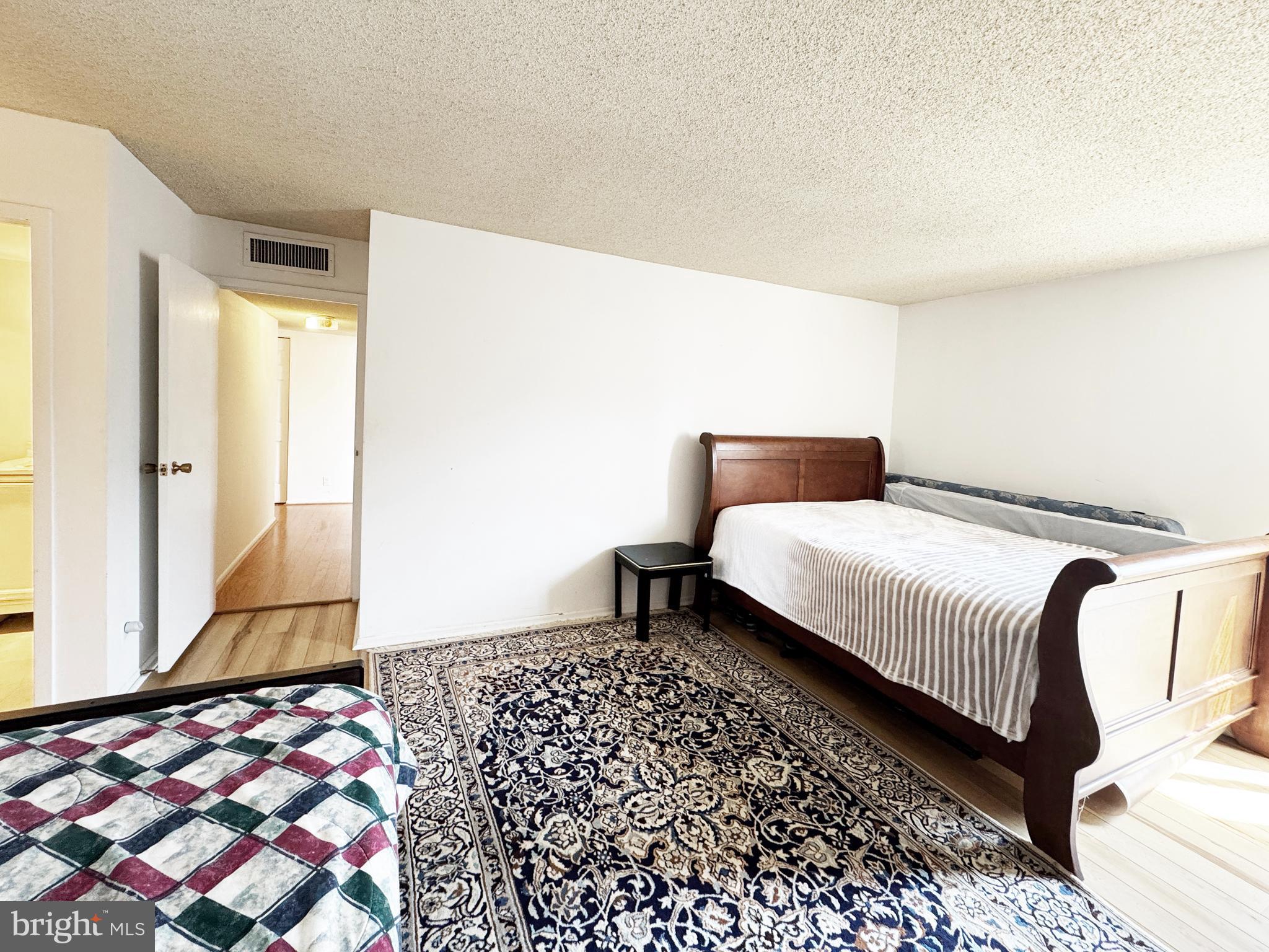 MCLEAN HOUSE - Residential