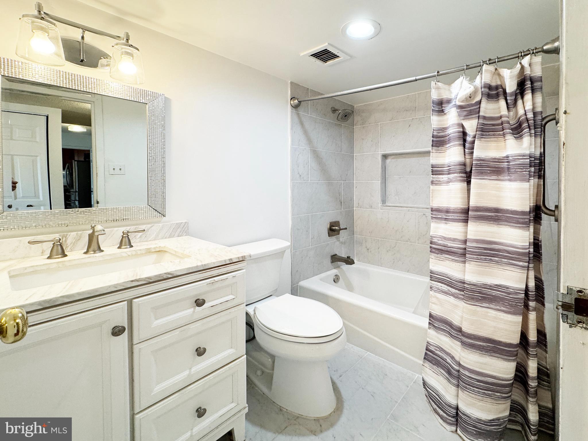 MCLEAN HOUSE - Residential