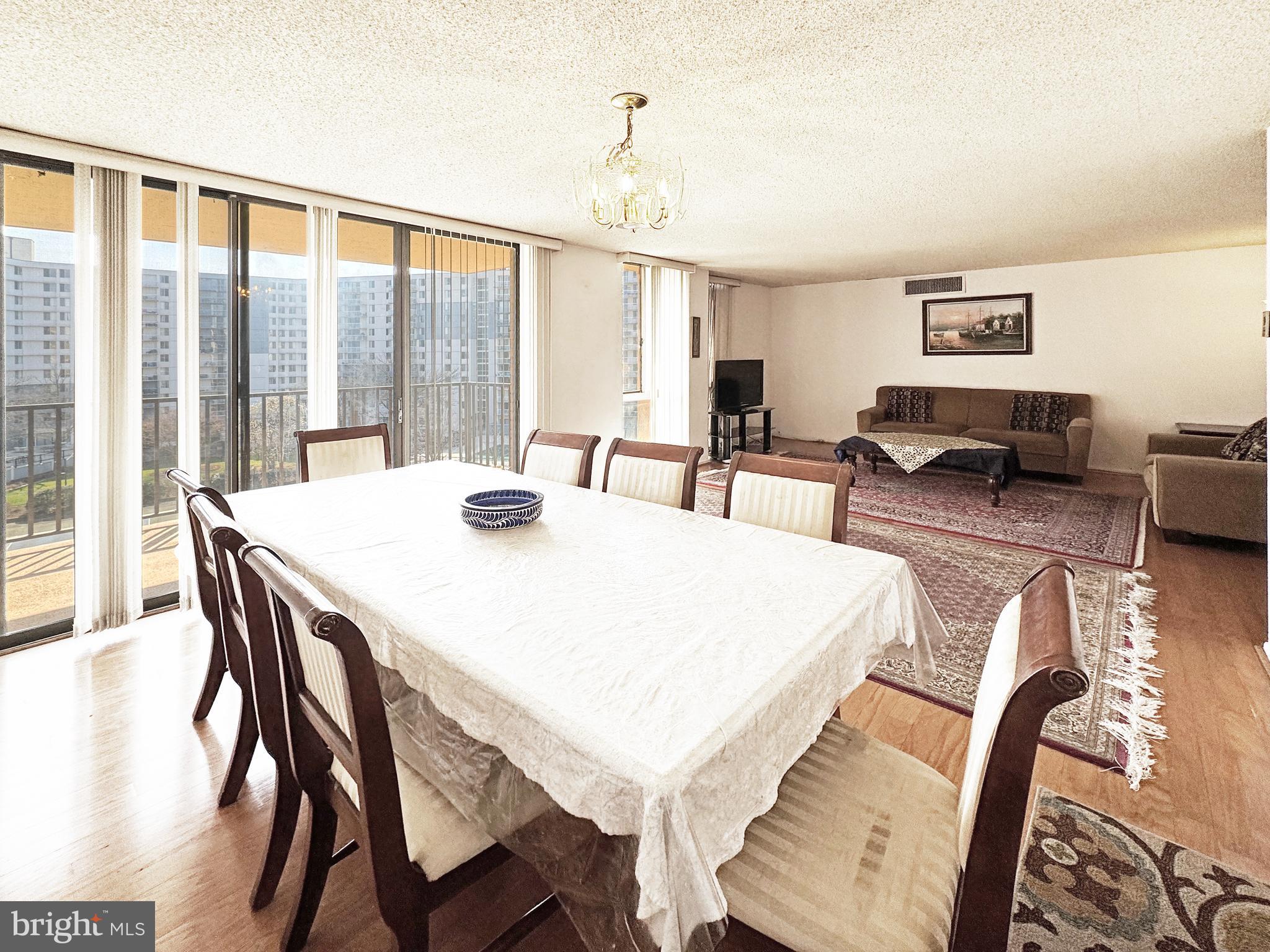 MCLEAN HOUSE - Residential