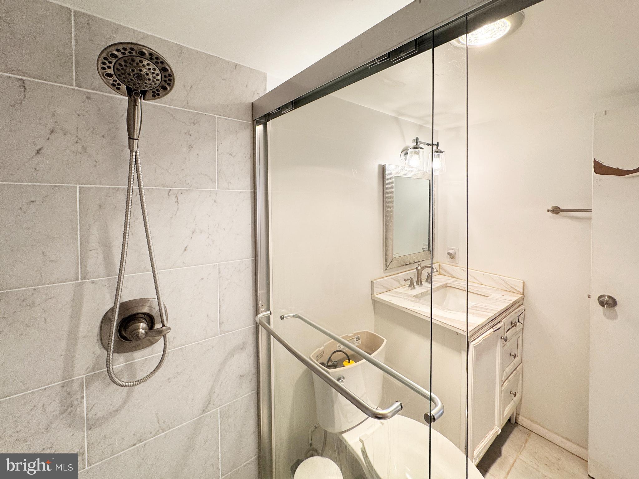 MCLEAN HOUSE - Residential