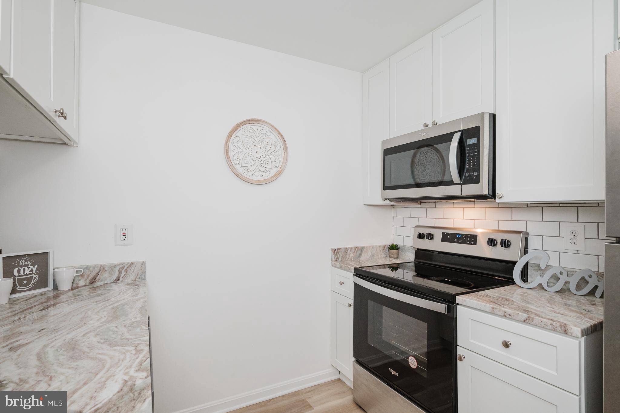 CROMWELL FOUNTAIN - Residential