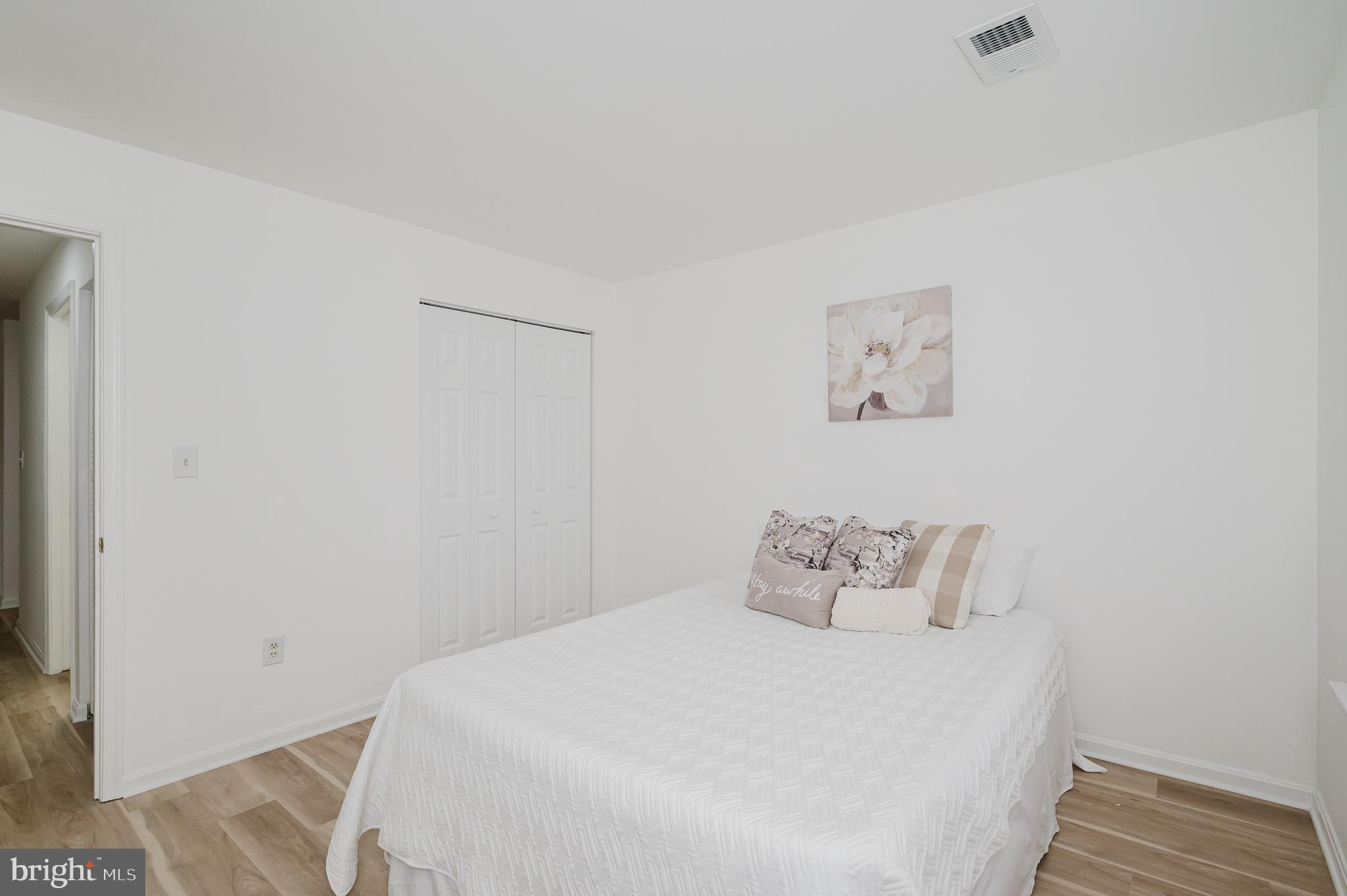 CROMWELL FOUNTAIN - Residential