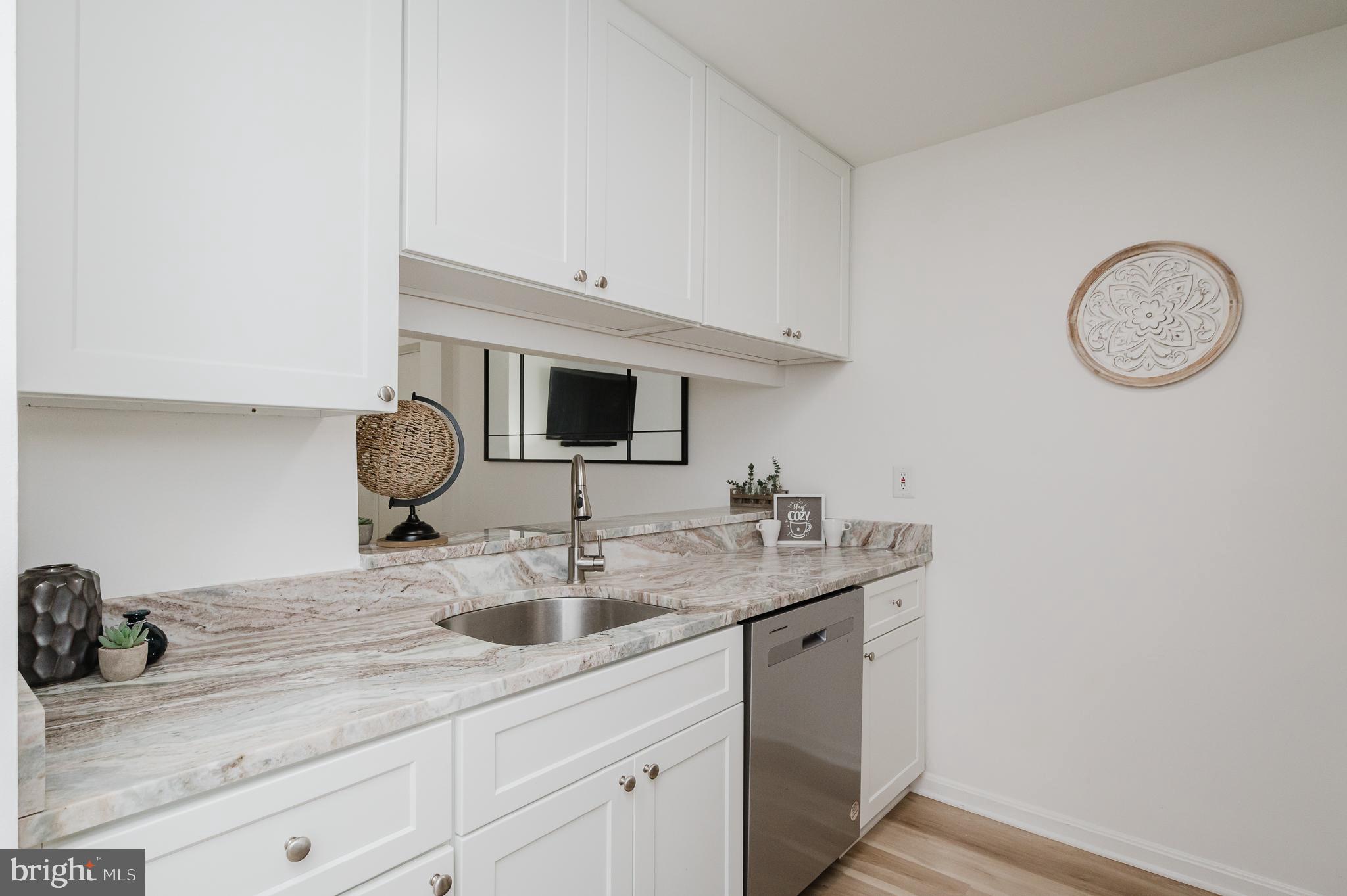 CROMWELL FOUNTAIN - Residential