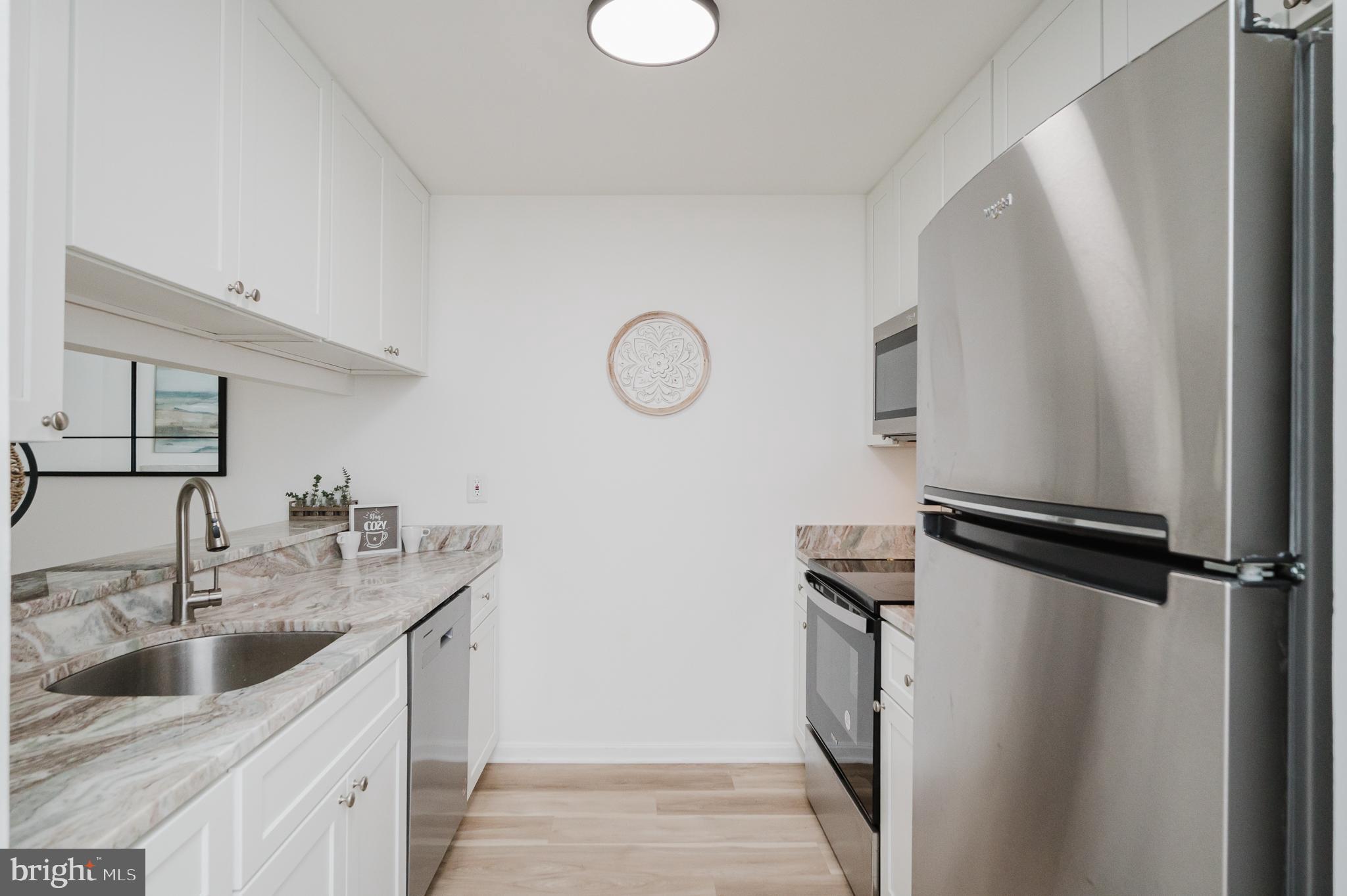 CROMWELL FOUNTAIN - Residential