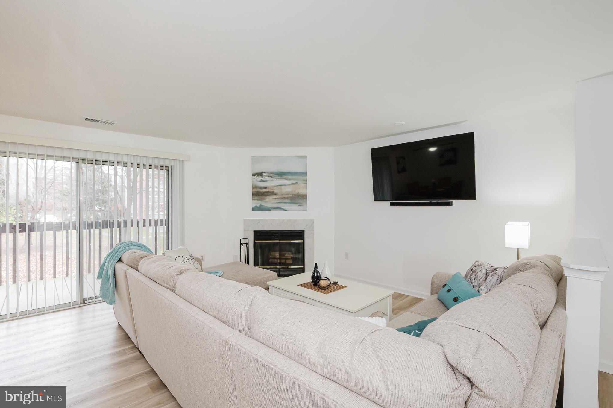 CROMWELL FOUNTAIN - Residential