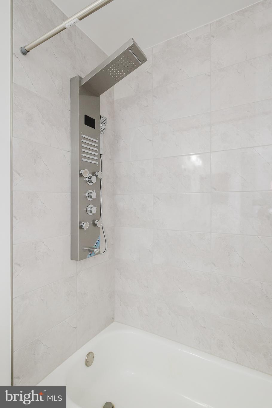 CROMWELL FOUNTAIN - Residential