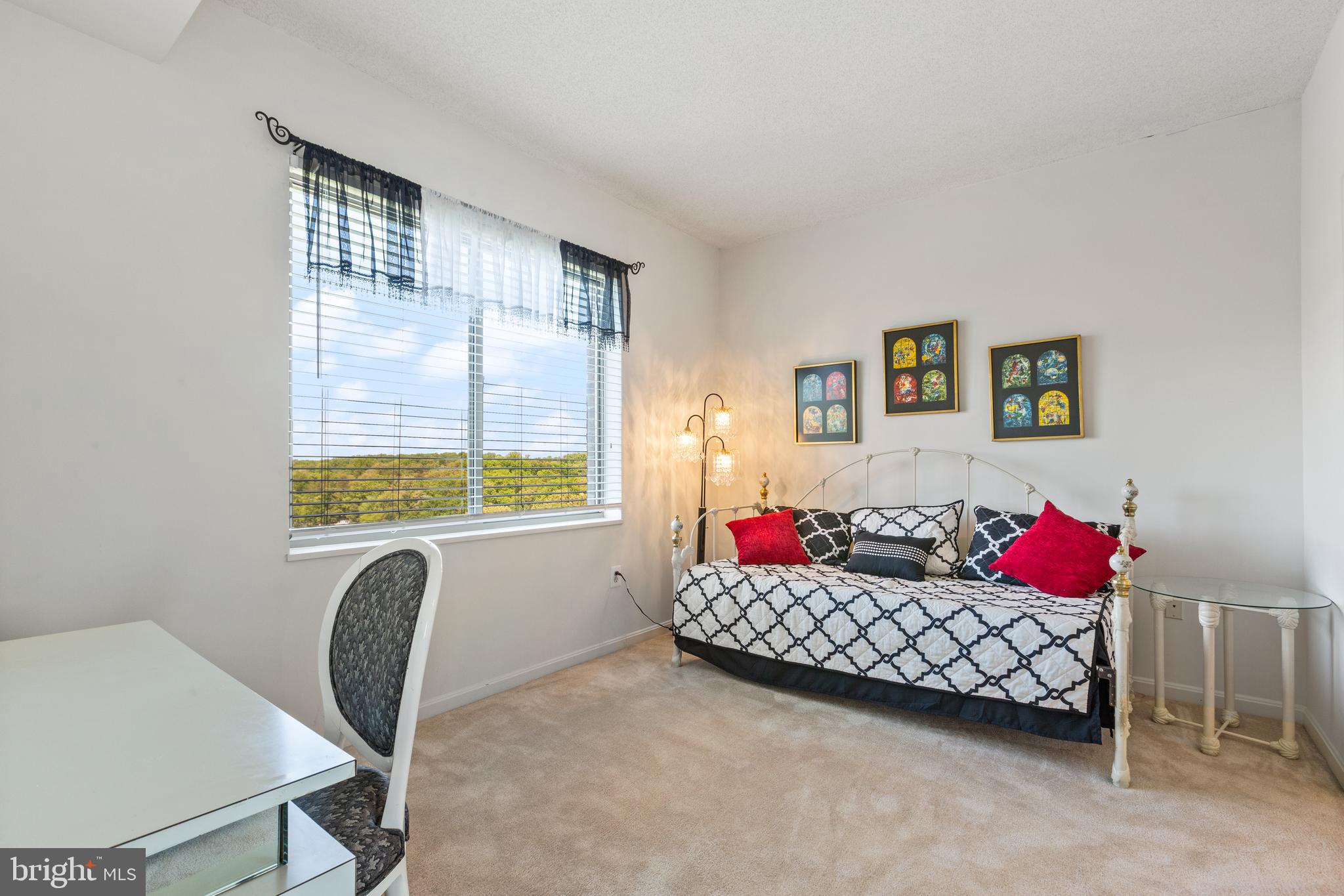 VANTAGE POINT EAST @ LEISURE WORLD - Residential