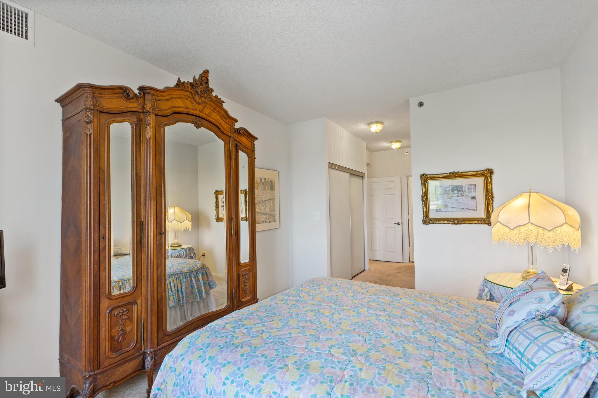 VANTAGE POINT EAST @ LEISURE WORLD - Residential