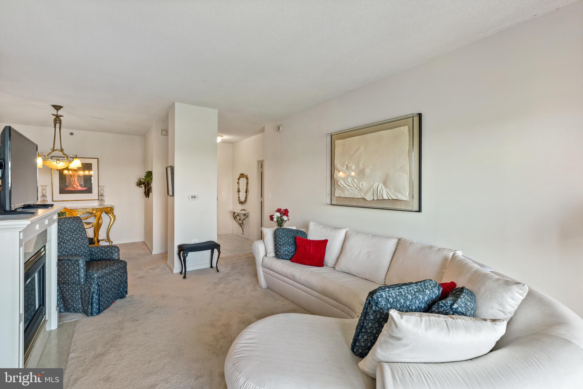 VANTAGE POINT EAST @ LEISURE WORLD - Residential