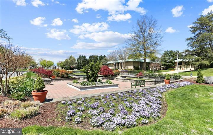 VANTAGE POINT EAST @ LEISURE WORLD - Residential