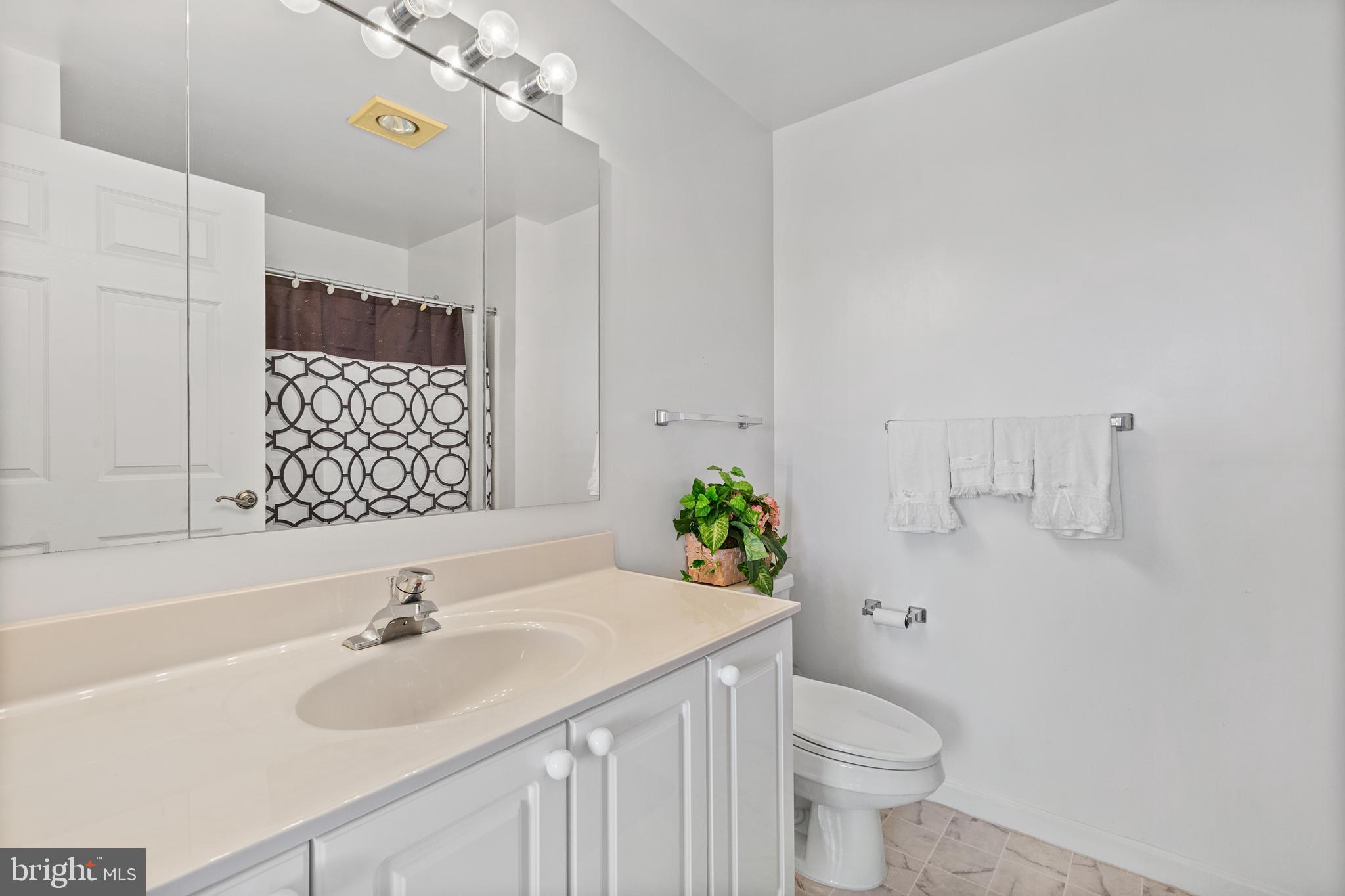 VANTAGE POINT EAST @ LEISURE WORLD - Residential