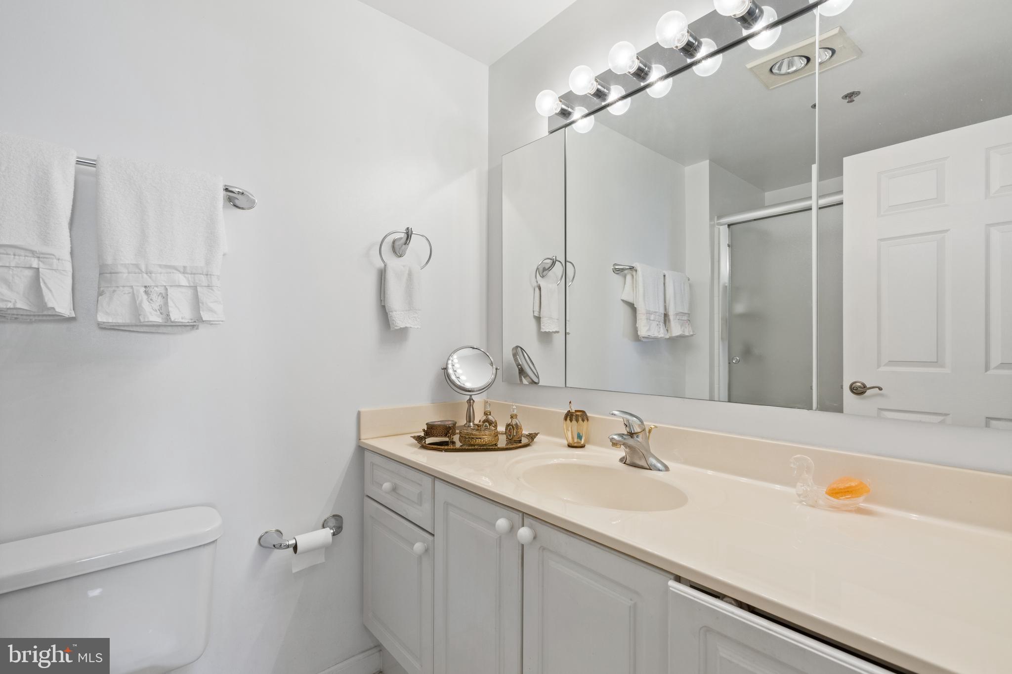 VANTAGE POINT EAST @ LEISURE WORLD - Residential