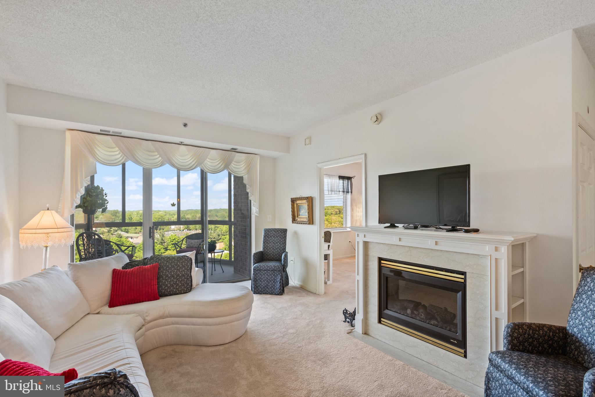 VANTAGE POINT EAST @ LEISURE WORLD - Residential