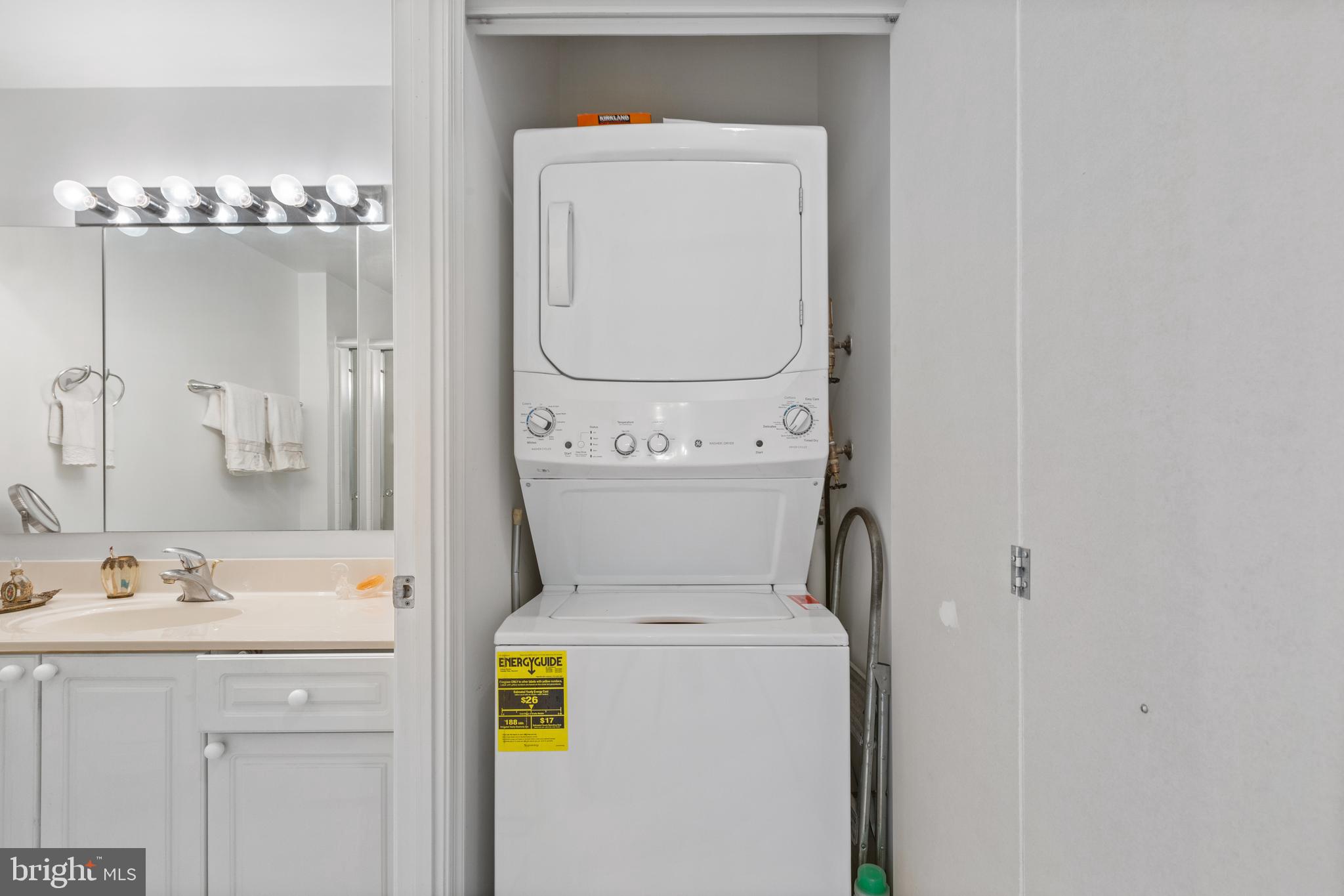 VANTAGE POINT EAST @ LEISURE WORLD - Residential