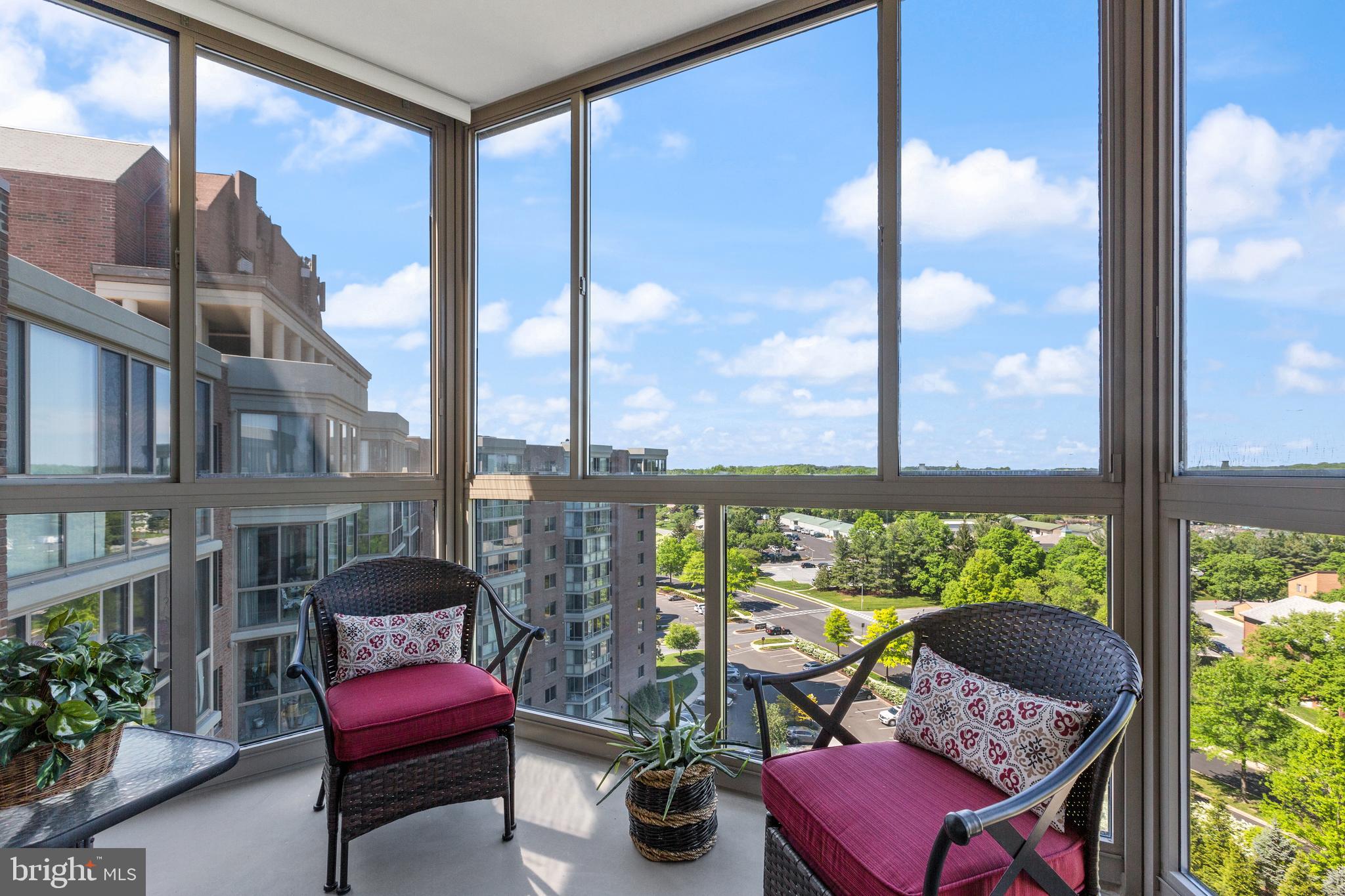 VANTAGE POINT EAST @ LEISURE WORLD - Residential