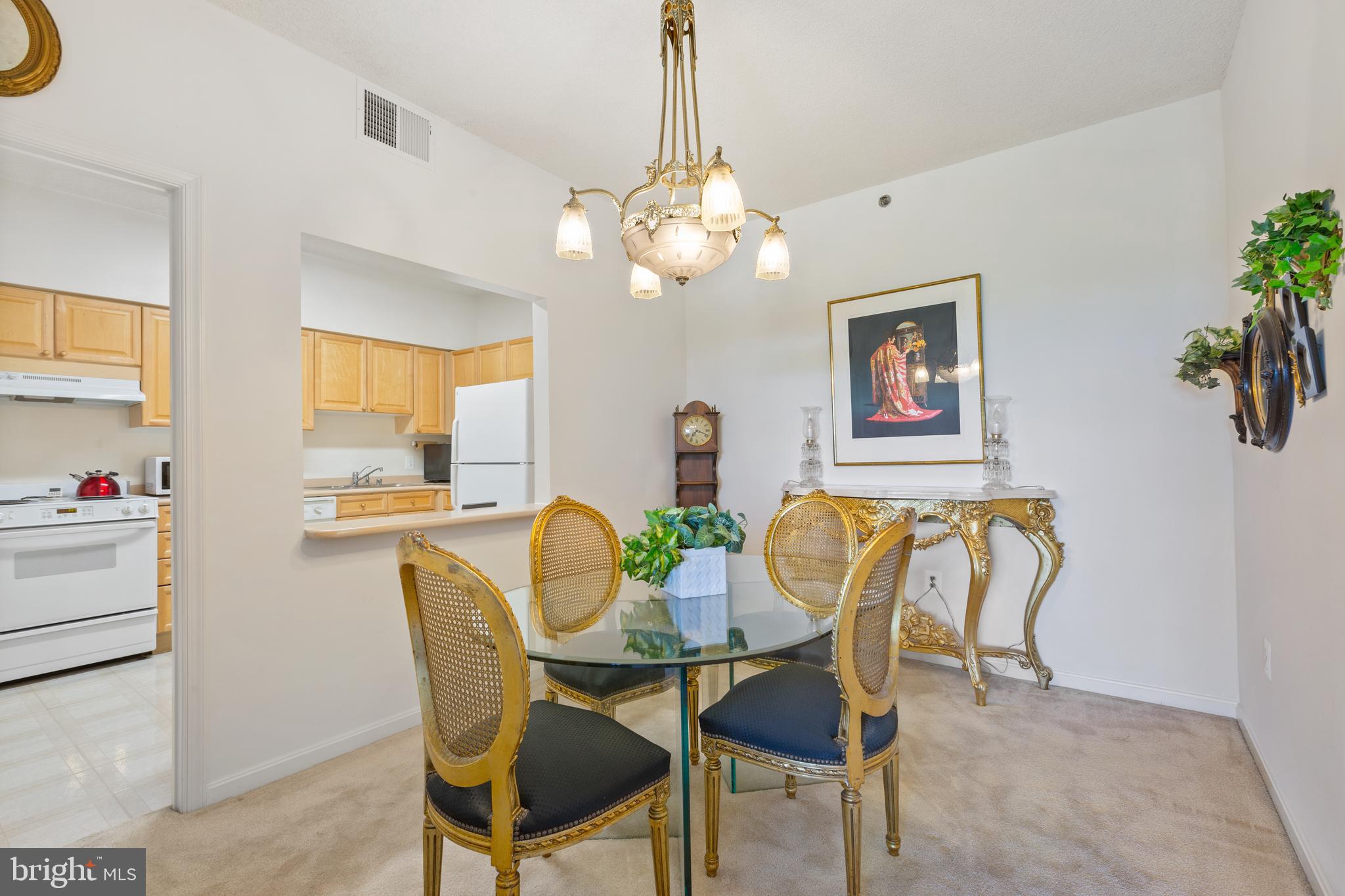 VANTAGE POINT EAST @ LEISURE WORLD - Residential