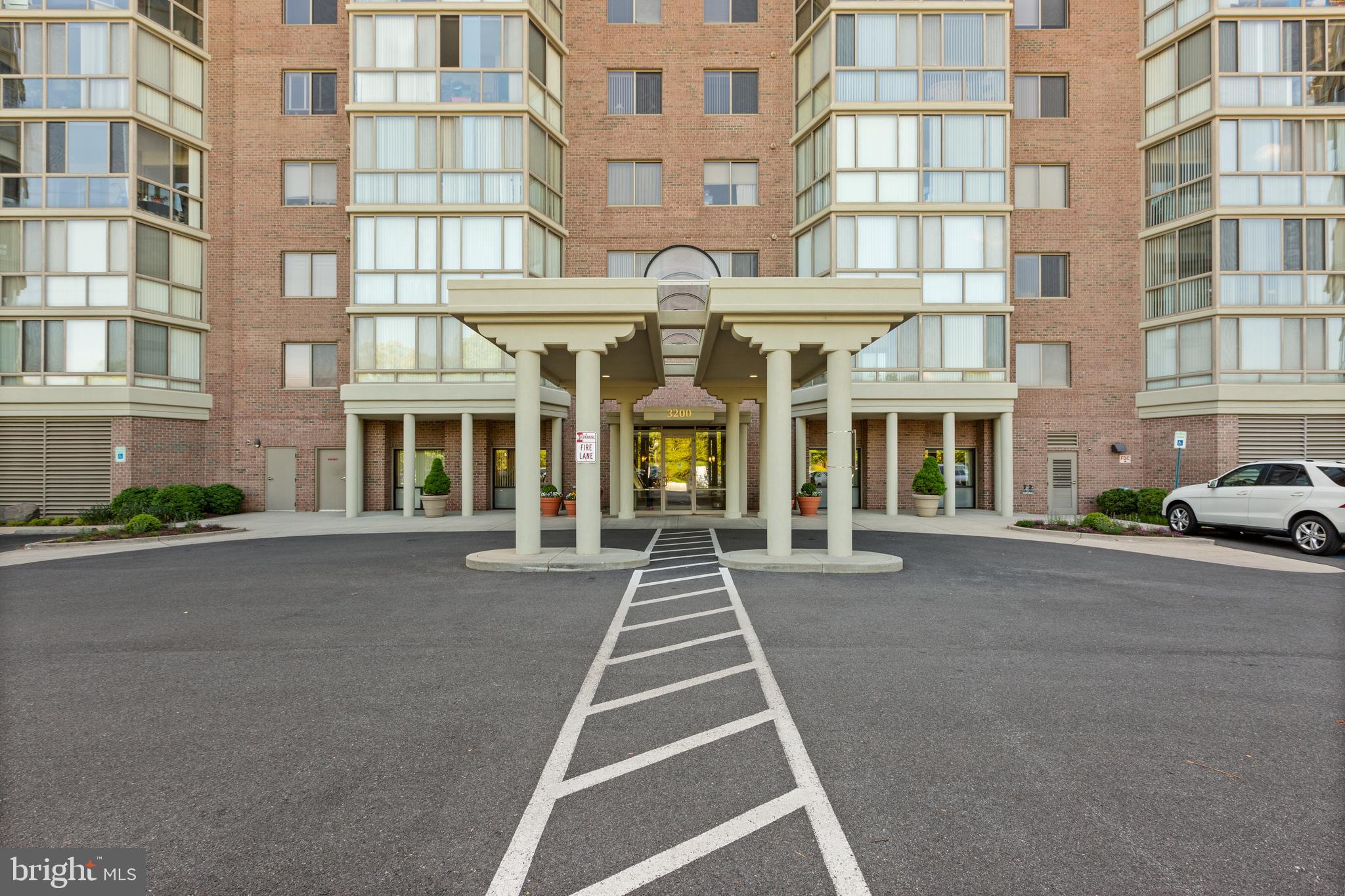 VANTAGE POINT EAST @ LEISURE WORLD - Residential