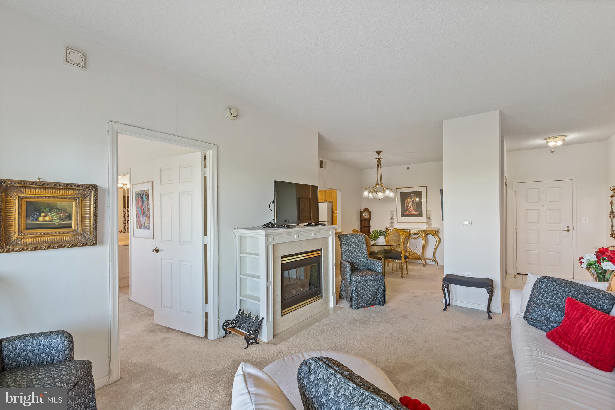 VANTAGE POINT EAST @ LEISURE WORLD - Residential