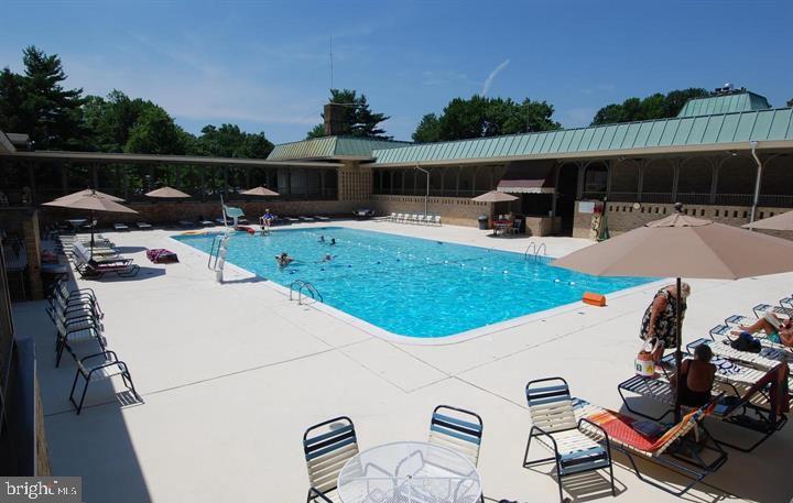 VANTAGE POINT EAST @ LEISURE WORLD - Residential