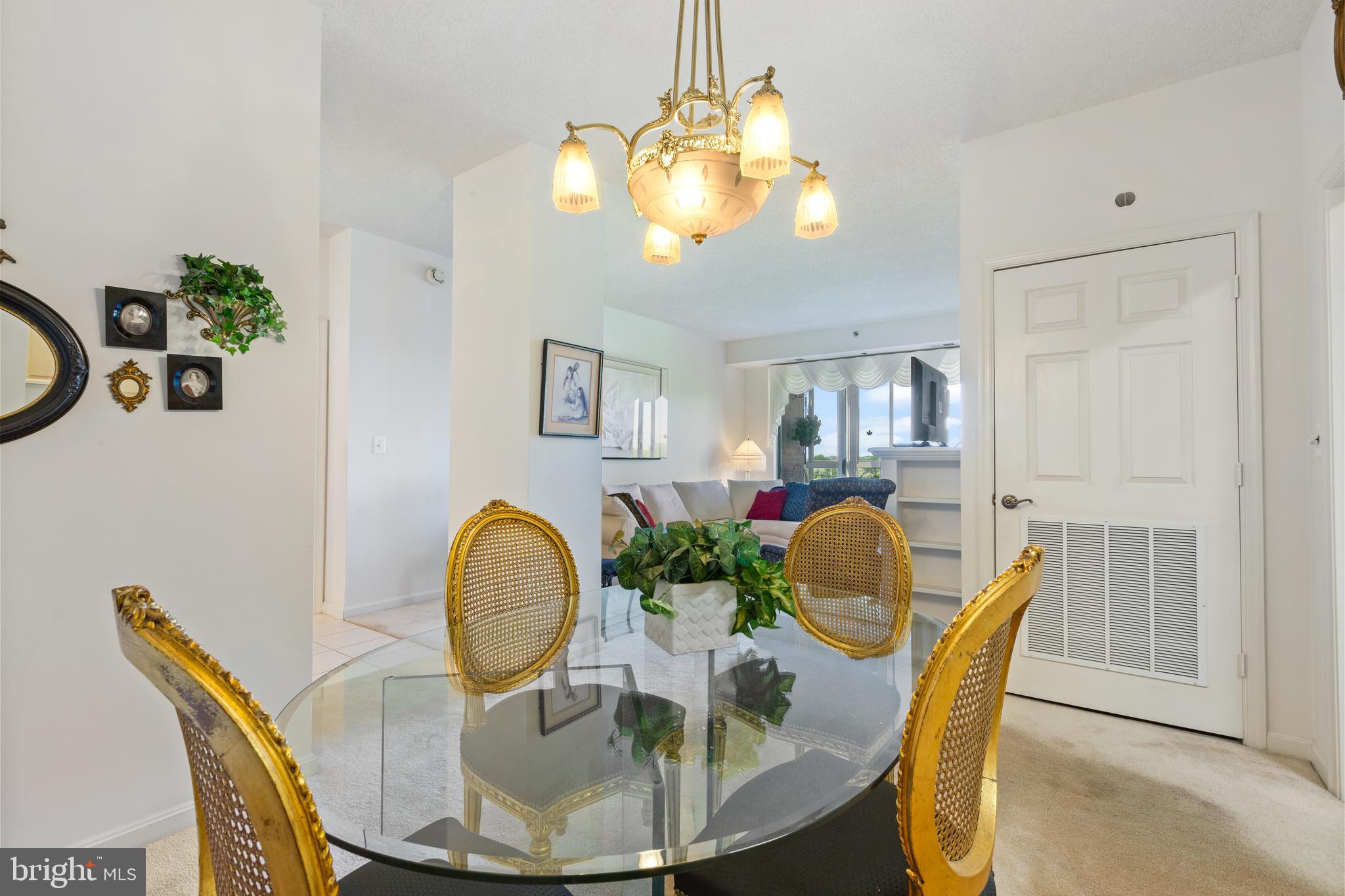 VANTAGE POINT EAST @ LEISURE WORLD - Residential