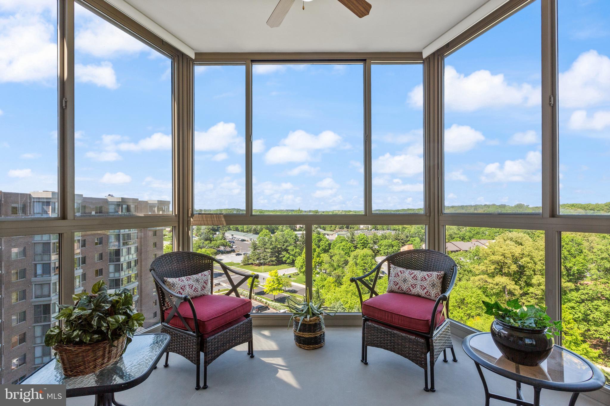 VANTAGE POINT EAST @ LEISURE WORLD - Residential