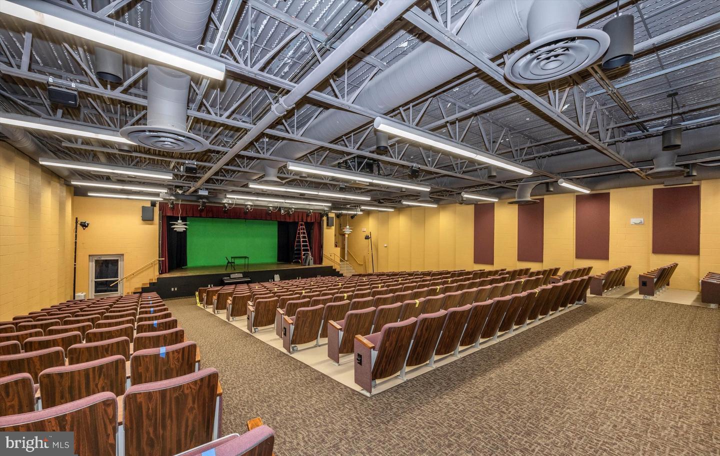 VANTAGE POINT EAST @ LEISURE WORLD - Residential