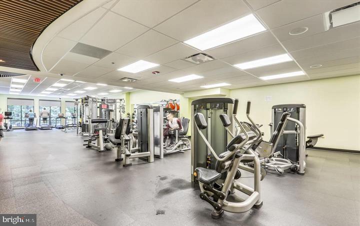 VANTAGE POINT EAST @ LEISURE WORLD - Residential