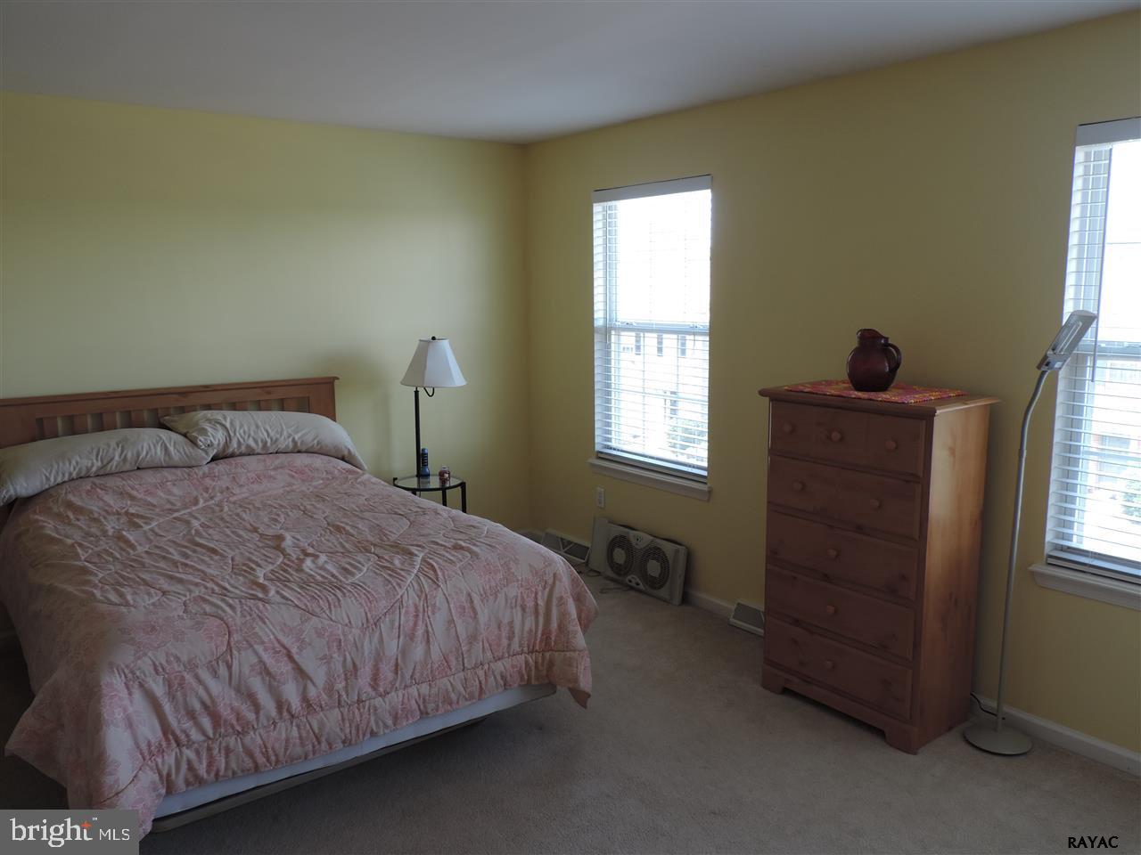 LOMBARD PINES - Residential